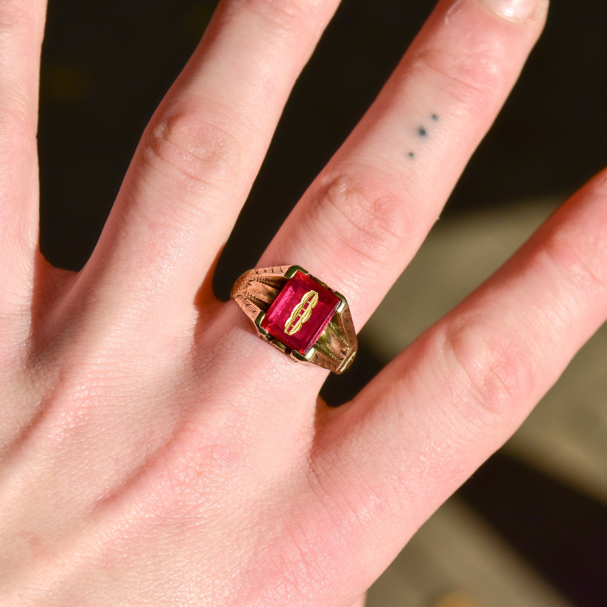 Estate 10K Gold Inlay Red Spinel Signet Ring, Engraved Yellow Gold Setting, Bevel-Cut Gemstone, Size 9 1/2 US
