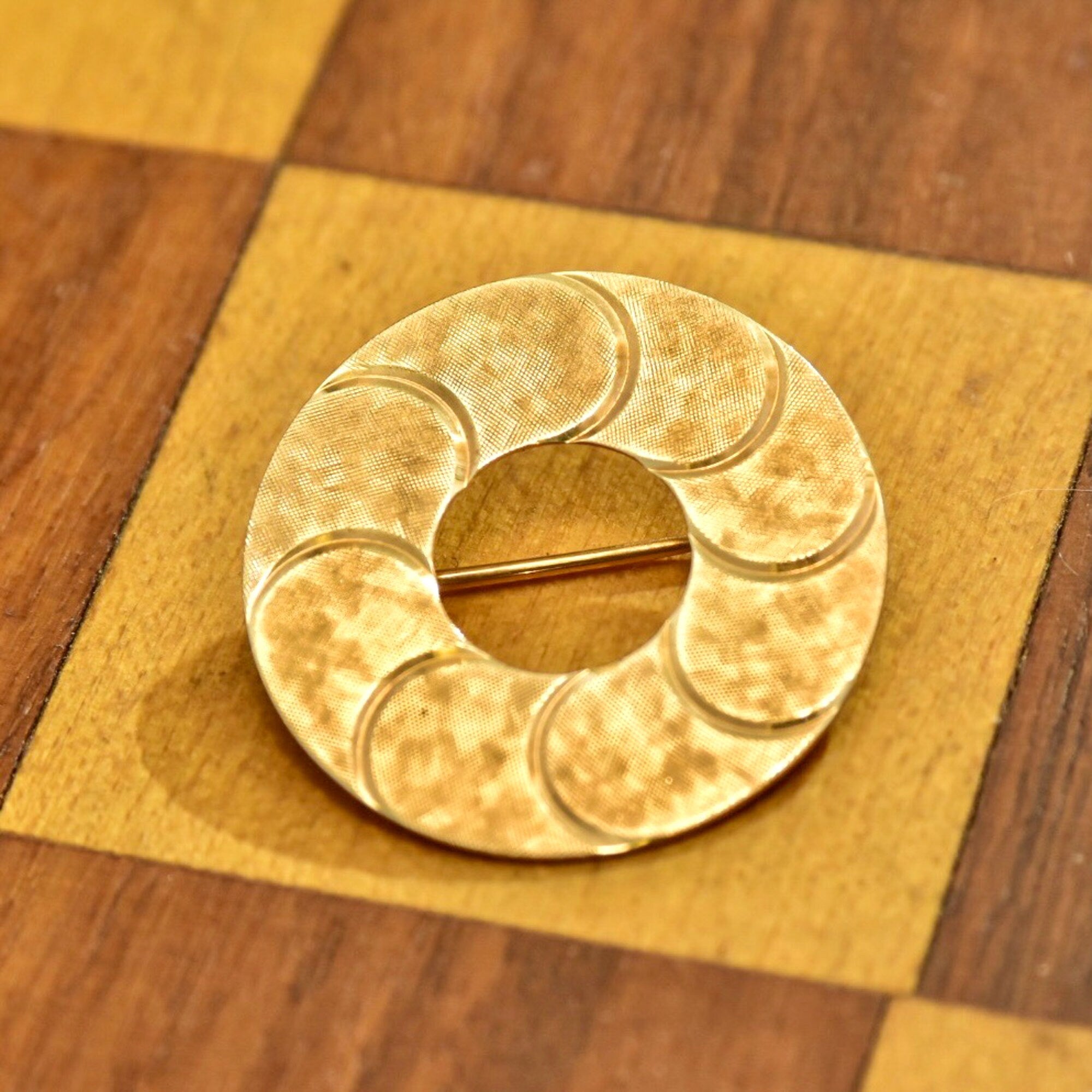 Modernist 14K Textured Circle Brooch Pin, Flat Yellow Gold Open Circle, Crosshatch Texturing, 1 1/4" Diameter