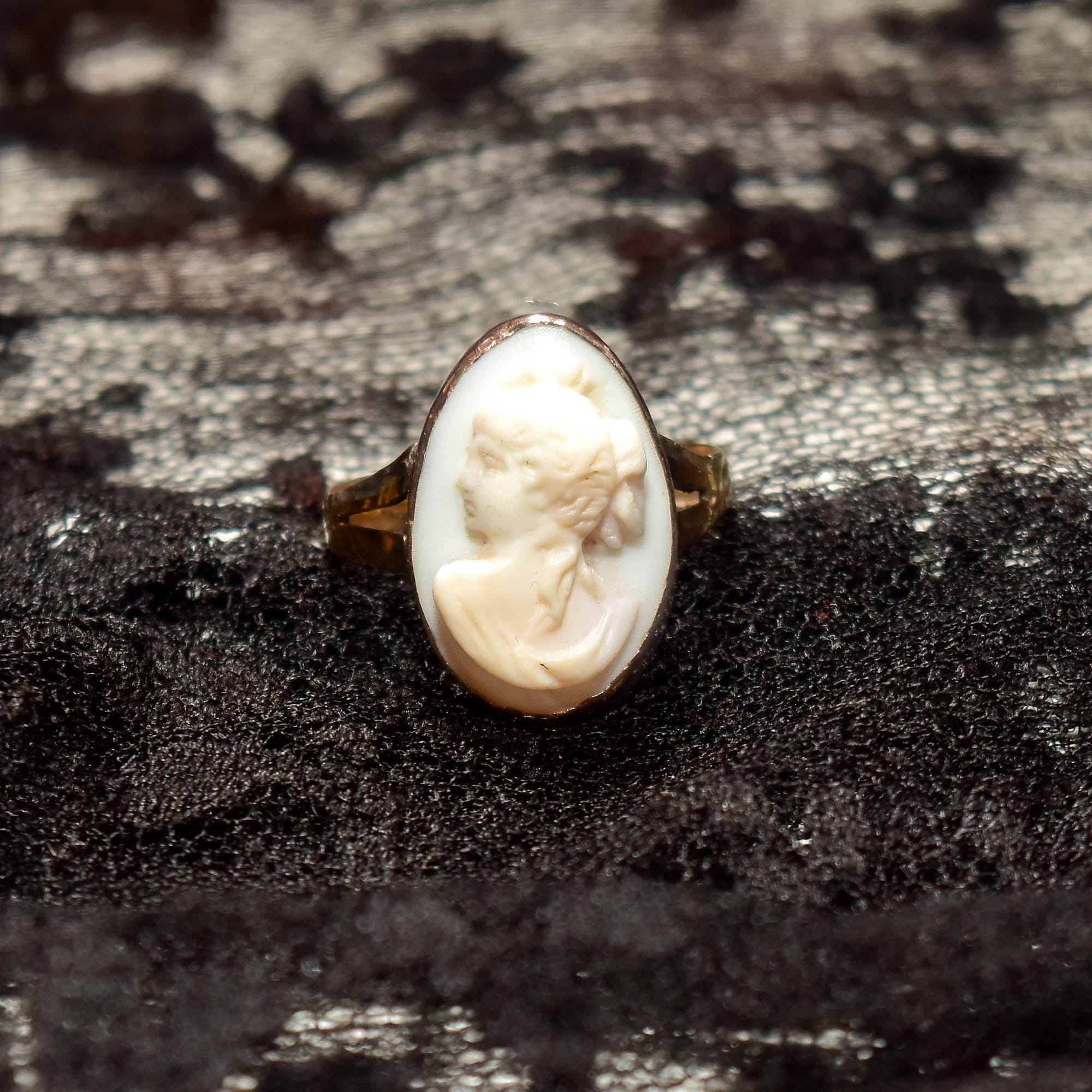Victorian 9ct Angel Skin Coral Cameo Ring, All White High-Relief Cameo In Yellow Gold, Estate Jewelry, 8 1/2 US - Good's Vintage