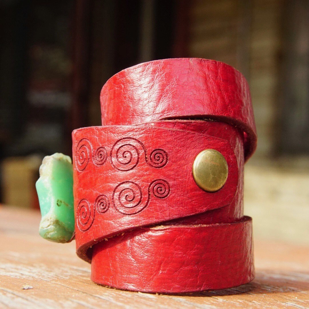 Vintage Tandy Red Leather & Turquoise Wrap Around Bracelet, Boho Style, Engraved Leather Cuff, Raw Turquoise Stone, Button Clasp, 8"