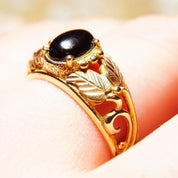 Vintage 10k Yellow & Rose Gold Onyx Ring, Split Shank Setting With Etched Leaf Vine Design, Black Onyx Gemstone, Size 9 3/4 US