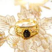 Vintage 10k Yellow & Rose Gold Onyx Ring, Split Shank Setting With Etched Leaf Vine Design, Black Onyx Gemstone, Size 9 3/4 US