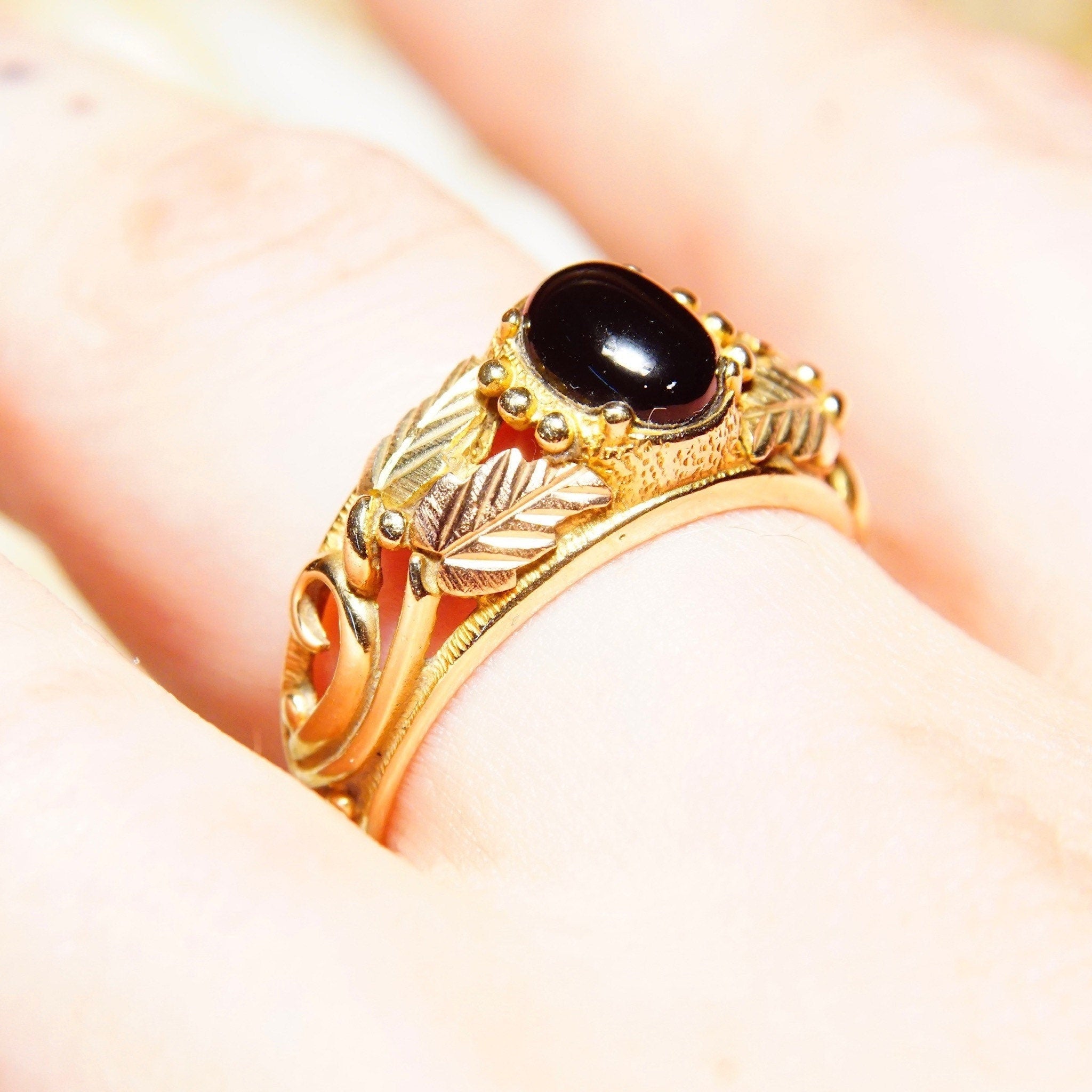 Vintage 10k Yellow & Rose Gold Onyx Ring, Split Shank Setting With Etched Leaf Vine Design, Black Onyx Gemstone, Size 9 3/4 US