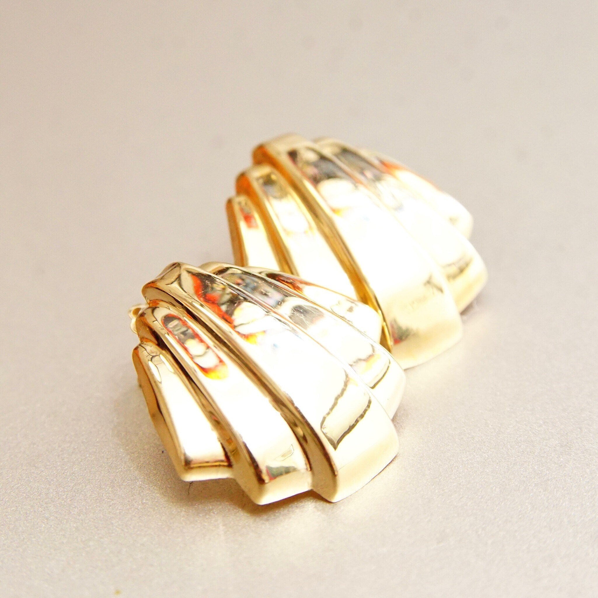 Vintage 14K Gold Art Deco Stud Earrings, Scalloped Yellow Gold Earrings, Raised/Tiered Design, Miami Art Deco, Polished 585 Studs, 21mm