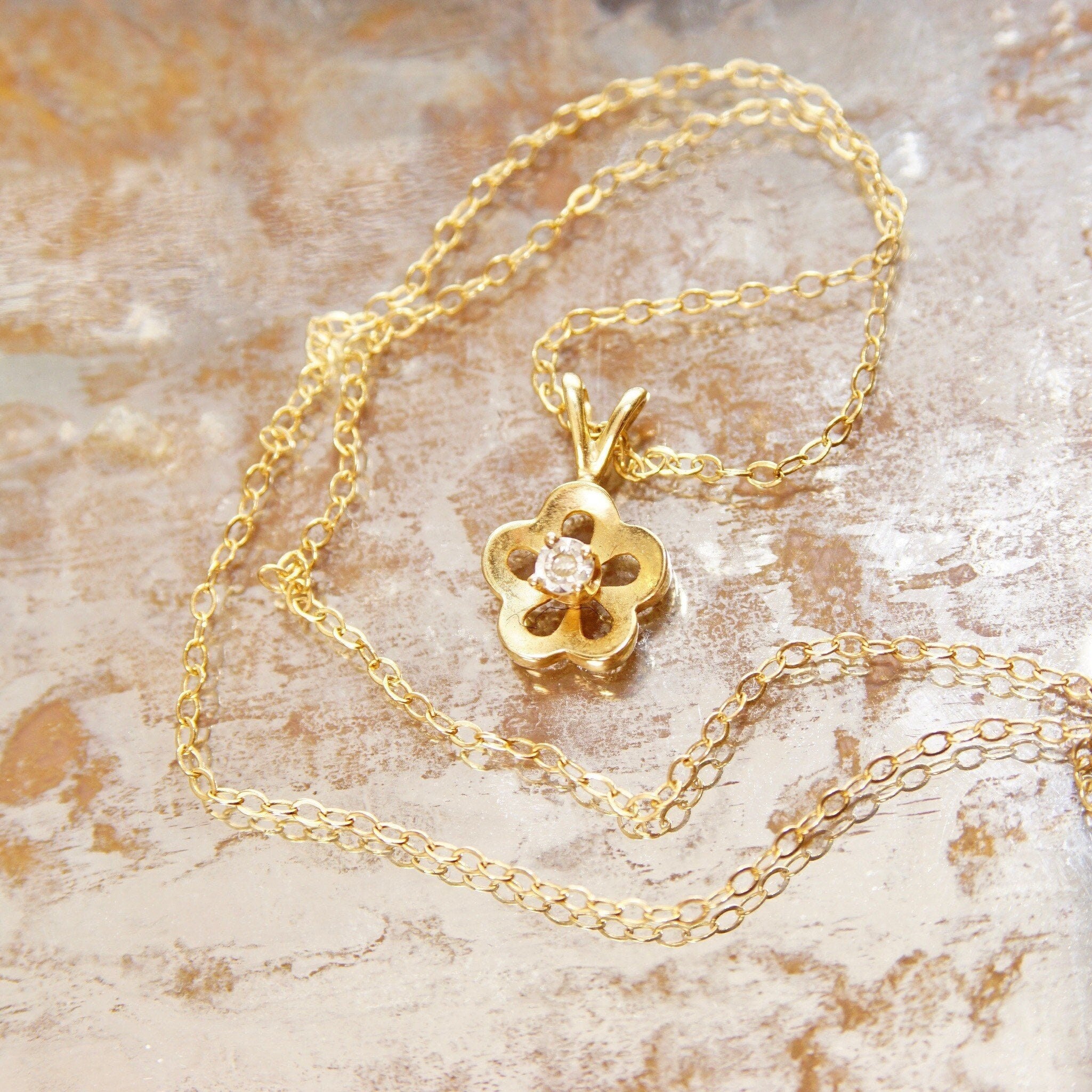 Vintage 14K Diamond Accent Solitaire Flower Pendant Necklace, Gold Flower Halo Charm, WG Setting, Dainty Gold Cable Chain, 16 3/8" L