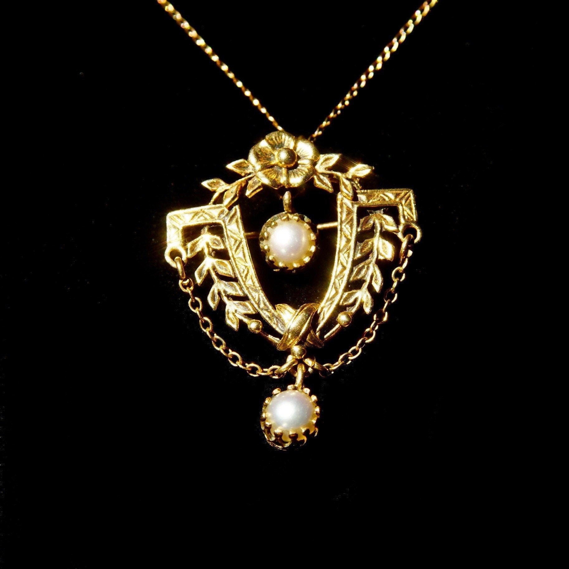 Vintage 14K Gold Akoya Pearl Floral Crest Lavaliere Pin, Embellished Gold Wreath Brooch, Crown Bezel Cup Setting, Art Nouveau, 1 1/2" L