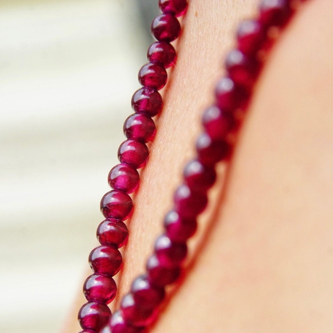 Vintage 14K Gold Carved Jade Garnet Bead Pendant Necklace, Light Green Jade, Dark Purple Garnet, 14K Filigree Clasp & Pendant Bail, 19" Long