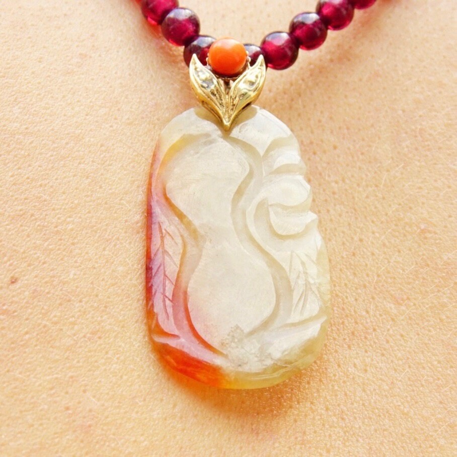 Vintage 14K Gold Carved Orange/White Jade Garnet Bead Pendant Necklace, Dark Purple Garnet Beads, 14K Filigree Clasp & Pendant Bail, 19" L
