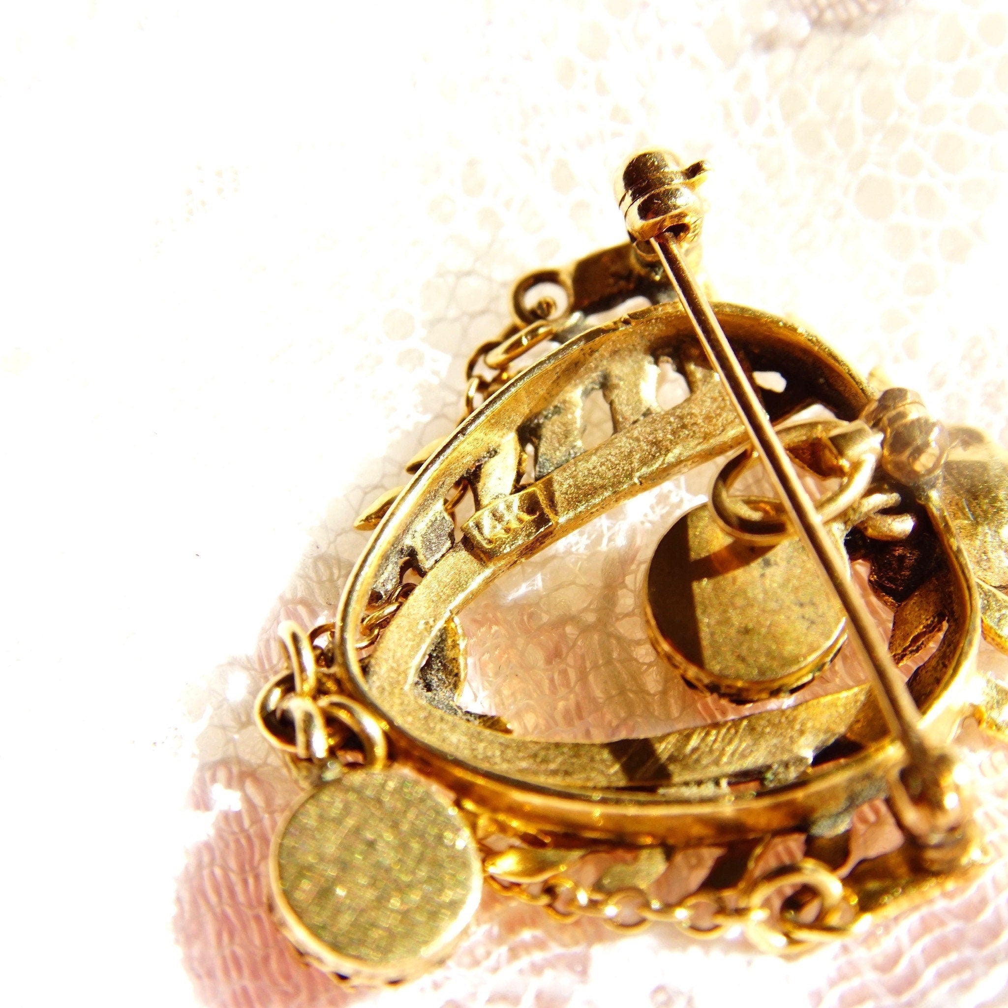 Vintage 14K Gold Akoya Pearl Floral Crest Lavaliere Pin, Embellished Gold Wreath Brooch, Crown Bezel Cup Setting, Art Nouveau, 1 1/2" L