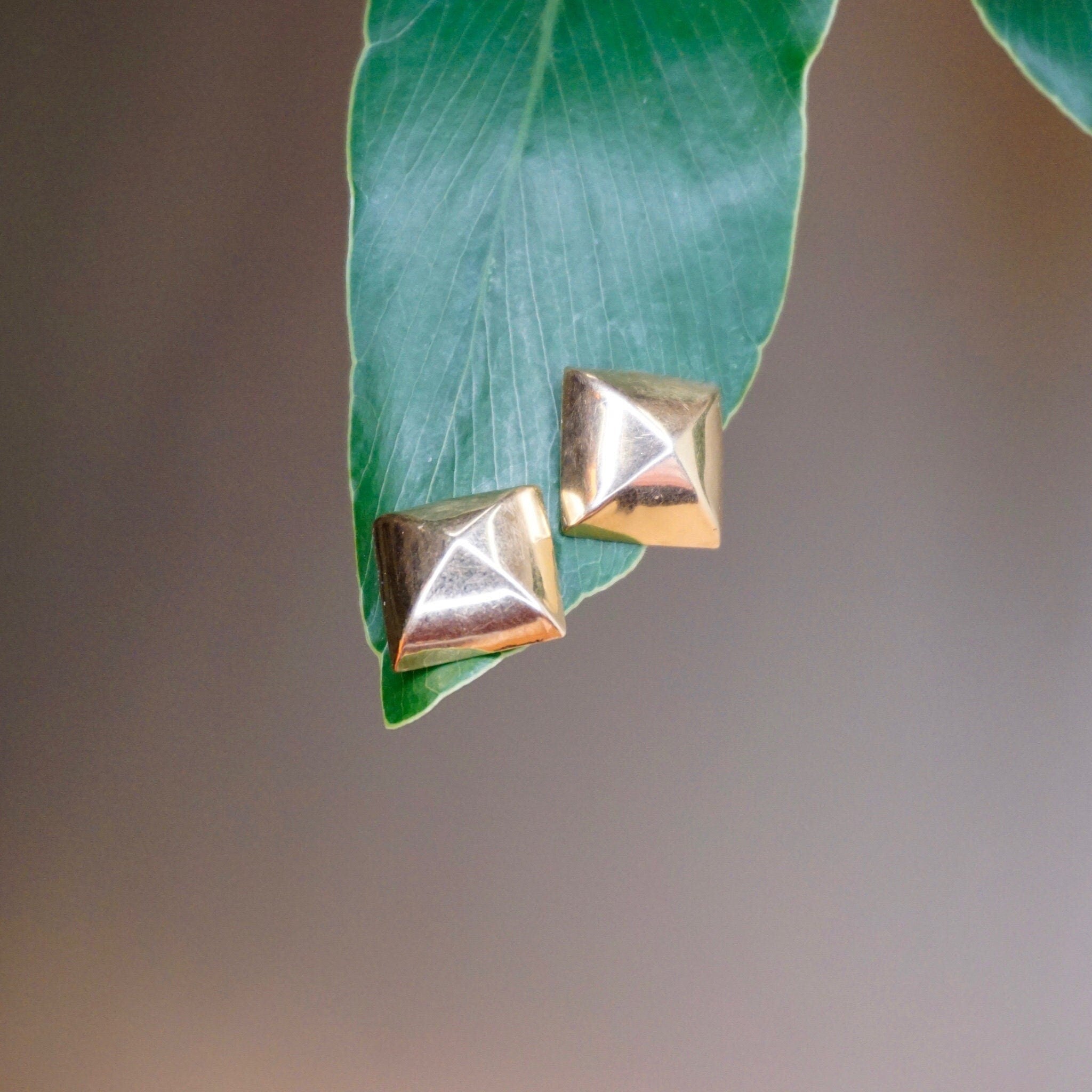 14K Pyramid Post Earrings, Square Gold Stud Earrings, Minimalist Gold Earrings With Rounded Pyramid Design, 14K Gold Jewelry