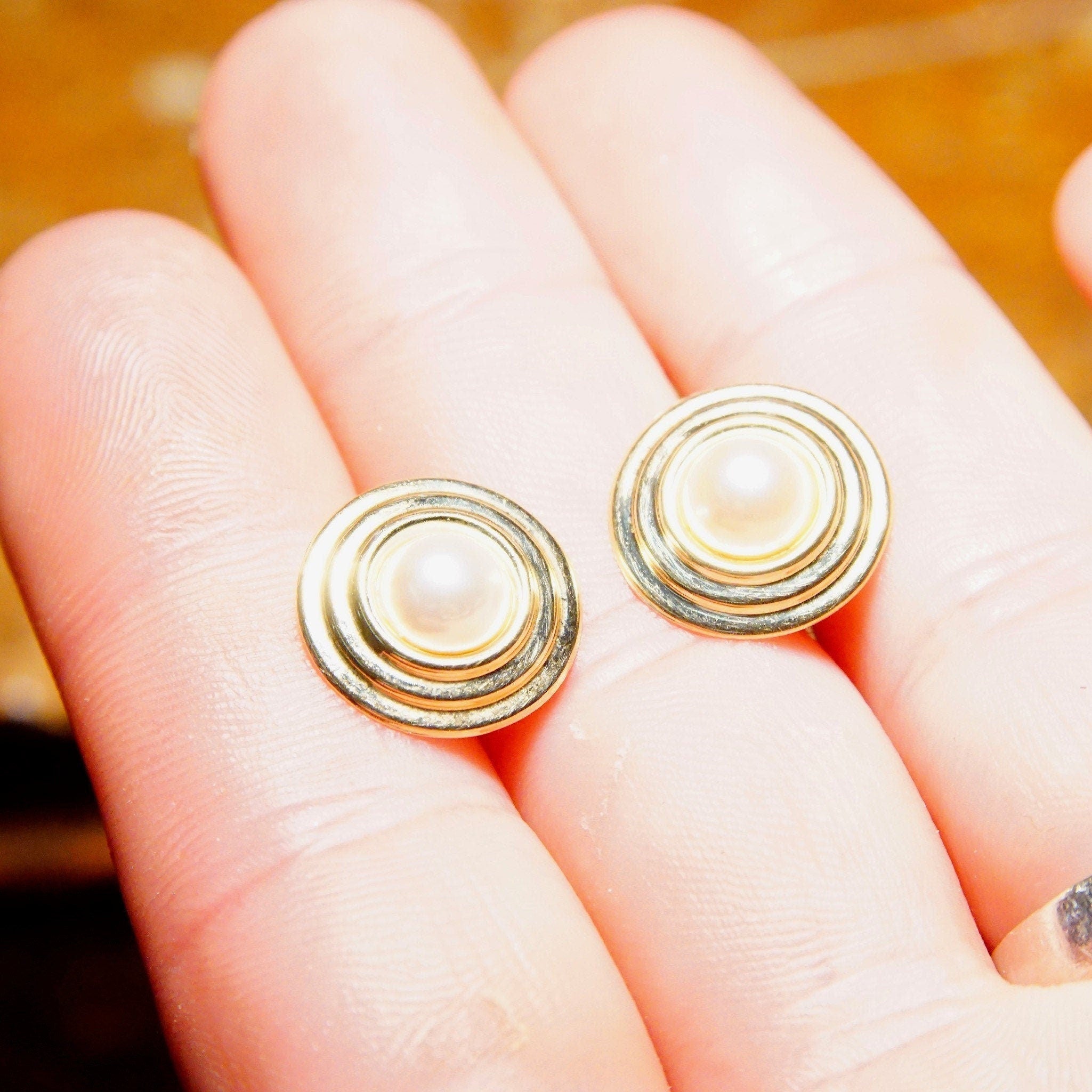 Vintage 14k Yellow Gold Pearl Halo Stud Earring, 6.35mm Cultured Pearl Earrings, Tiered Riveted Gold Stud Earrings, Elegant, 9/16"