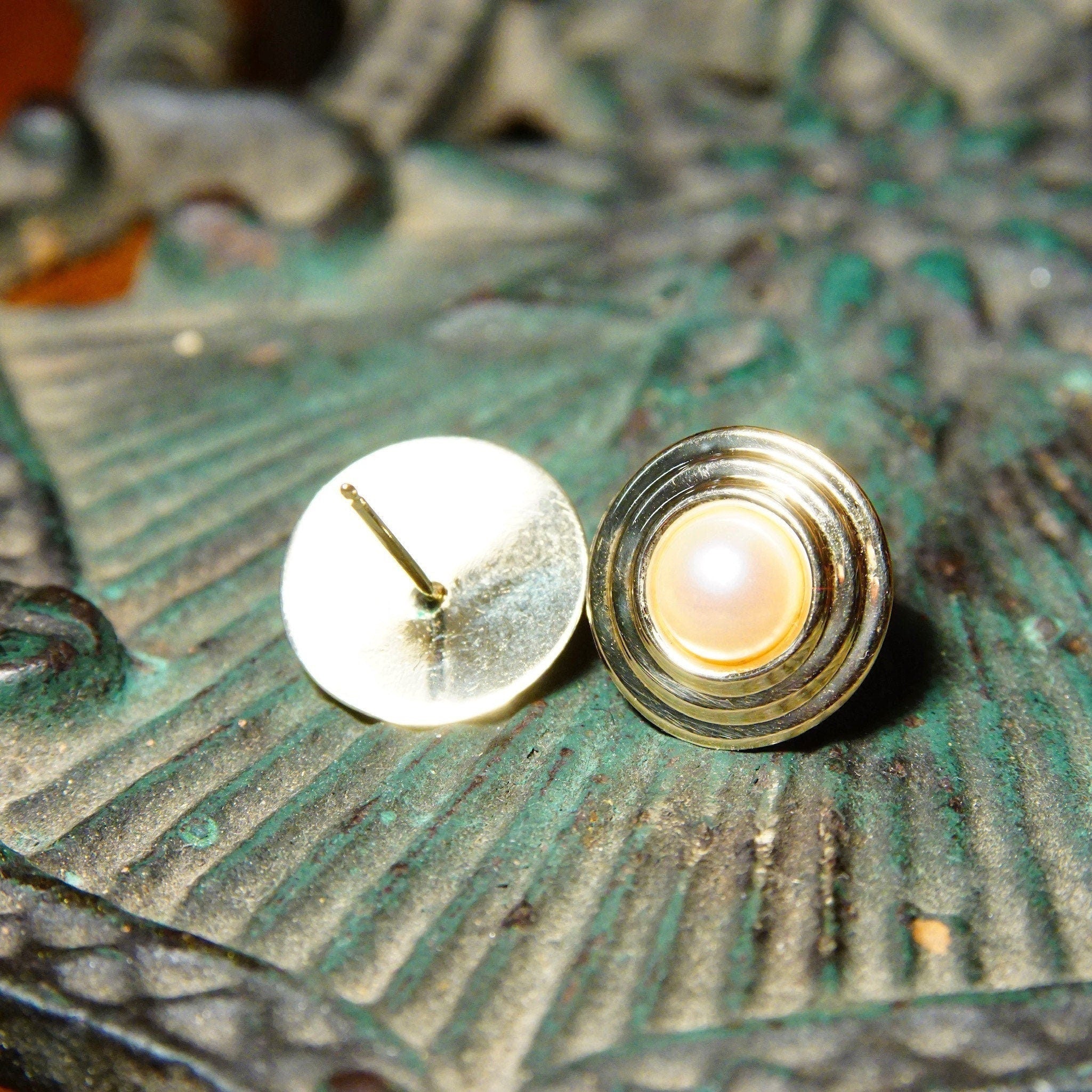 Vintage 14k Yellow Gold Pearl Halo Stud Earring, 6.35mm Cultured Pearl Earrings, Tiered Riveted Gold Stud Earrings, Elegant, 9/16"