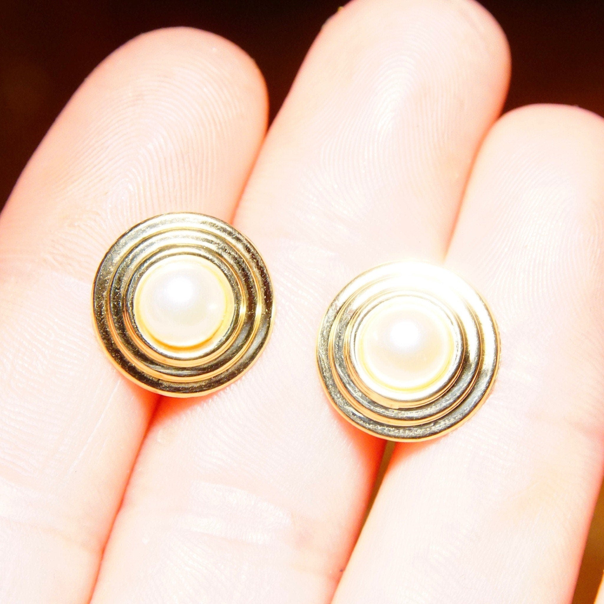 Vintage 14k Yellow Gold Pearl Halo Stud Earring, 6.35mm Cultured Pearl Earrings, Tiered Riveted Gold Stud Earrings, Elegant, 9/16"