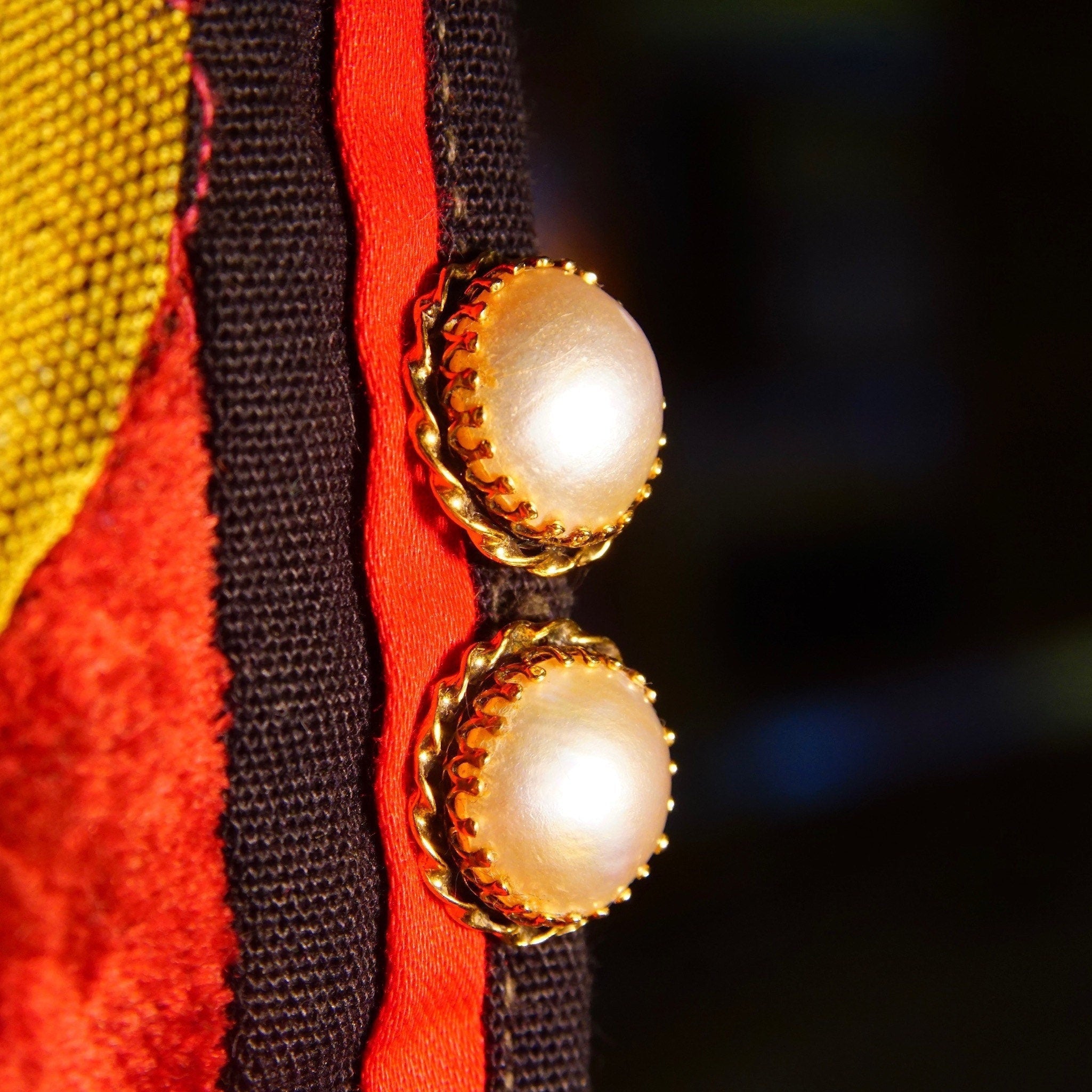 Vintage Art Deco 14K Gold Crown Pearl Earrings, 13mm Pearl Cabochon, Round Gold Ribbon Setting, 585 Hinged Screw Backs, 15mm