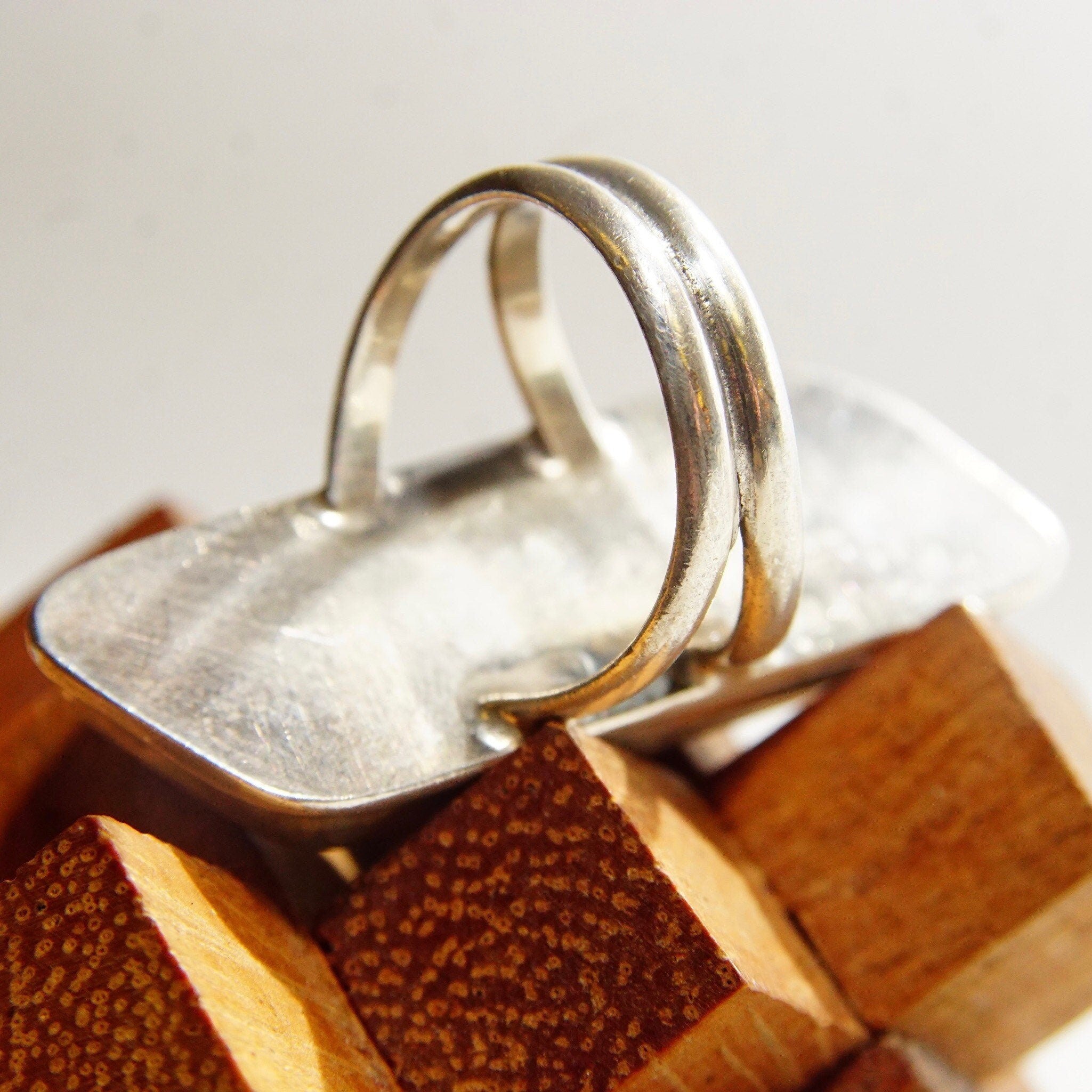 Vintage Abstract Modernist Sterling Silver Multi-Stone Inlay Ring, Long Finger Ring, Mother Of Pearl, Iridescent Gemstones, Size 6 1/2 US