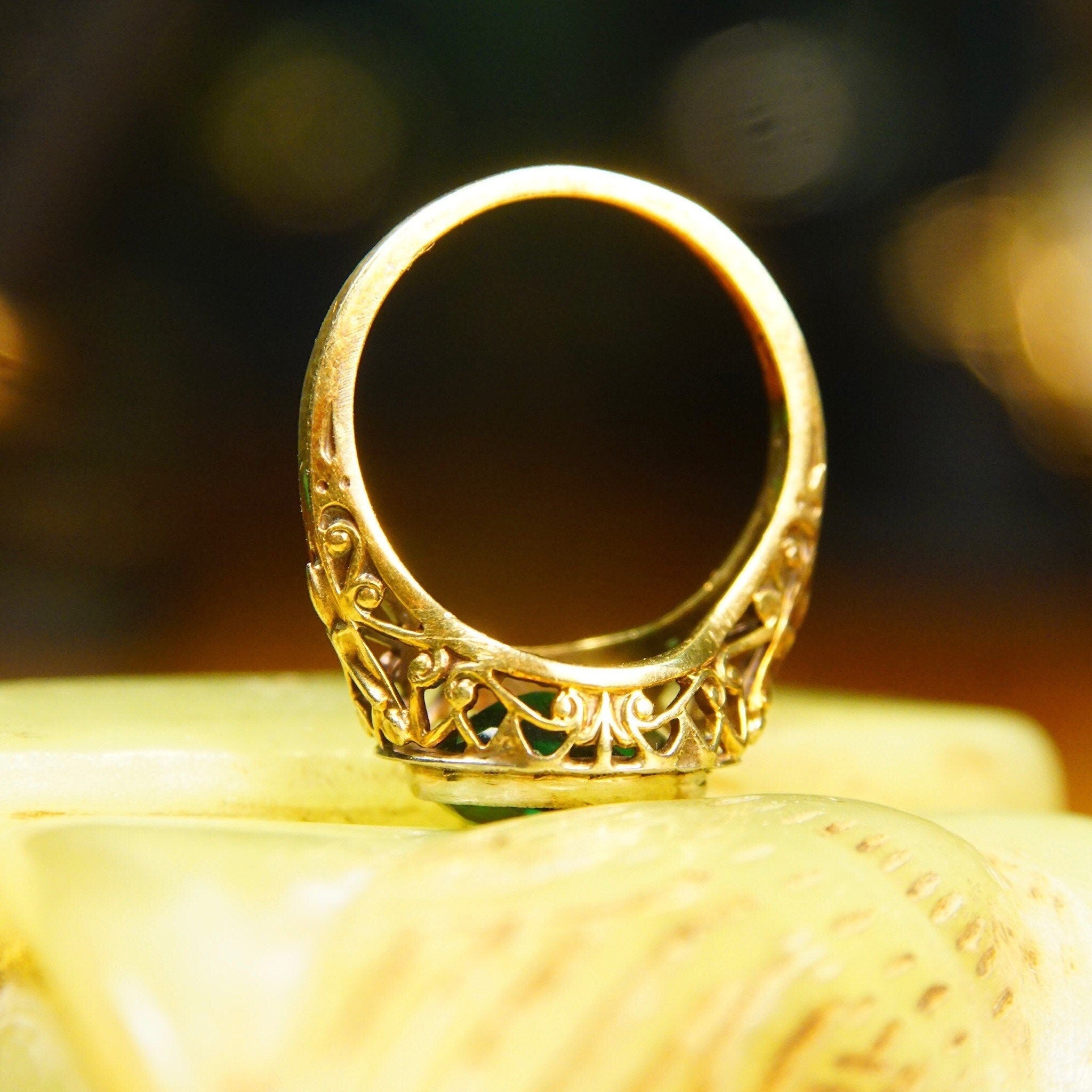 Vintage Art Deco 14K Gold Chrome Tourmaline Cocktail Ring, Yellow Gold Filigree, White Gold Bezel Setting, Oval-Cut Gemstone, Size 6 1/4 US