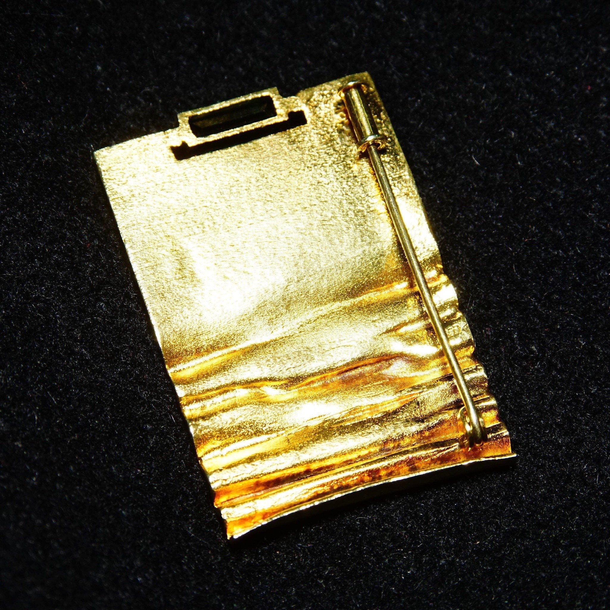 Vintage Modernist 14K Yellow Gold & Green Emerald Brooch, Emerald-Cut Gemstone, Rectangular Gold Pin W/ Crinkle Texturing, 1 5/8" L