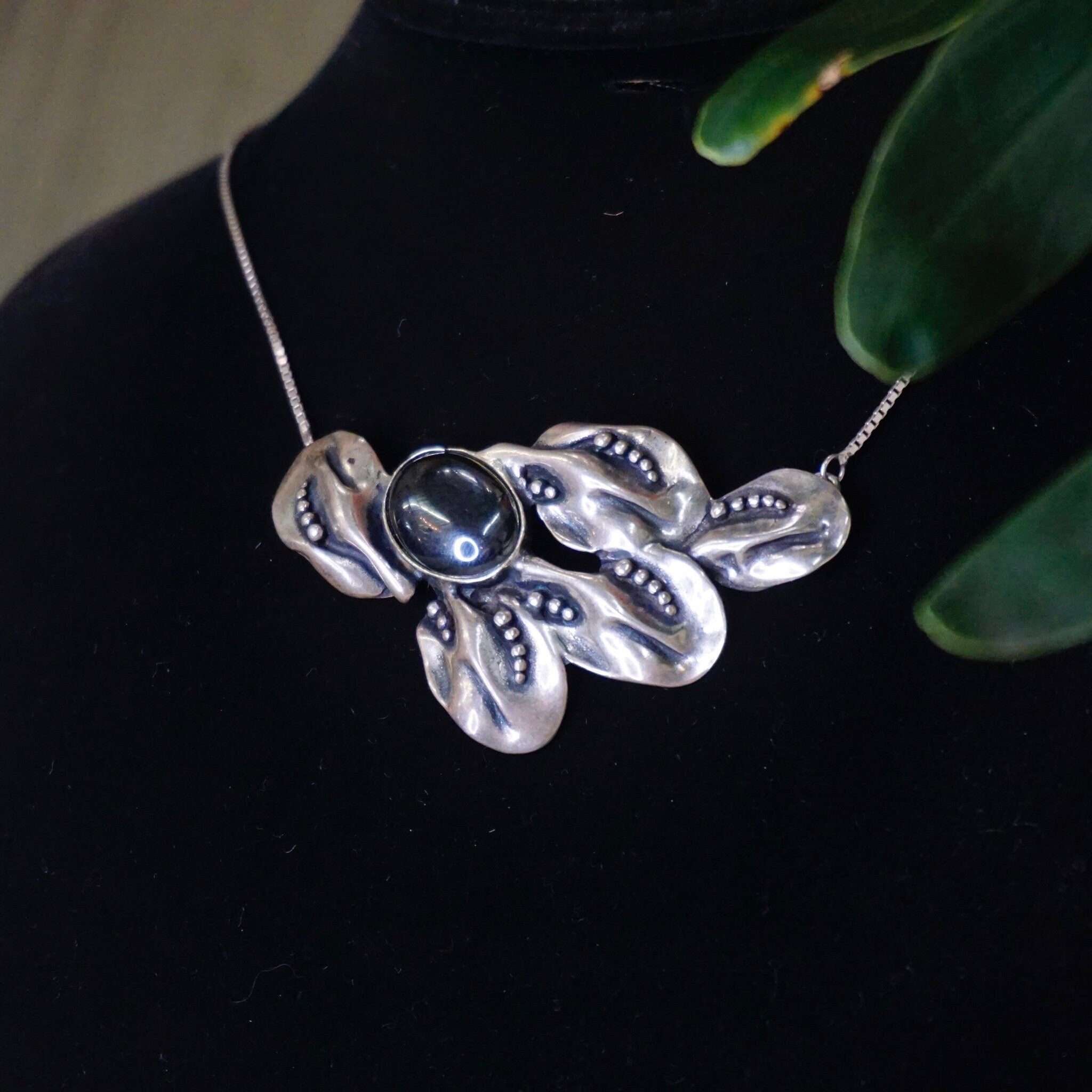 Vintage Noy Li Sterling Silver Hematite Pendant Necklace, Silver Box Chain Choker With Leaf Pendant, Modernist Silver Hematite Pendant, 925