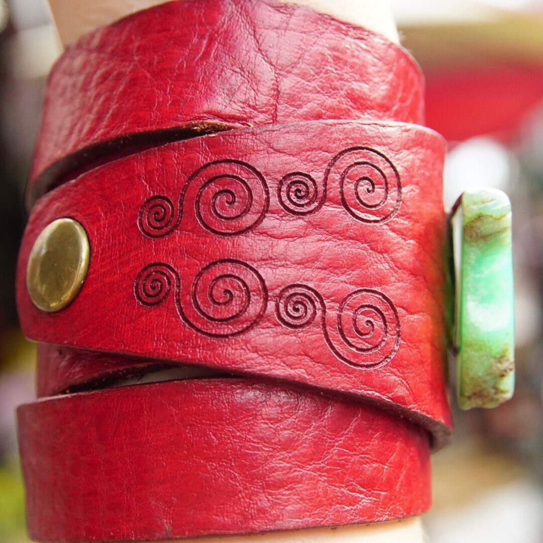 Vintage Tandy Red Leather & Turquoise Wrap Around Bracelet, Boho Style, Engraved Leather Cuff, Raw Turquoise Stone, Button Clasp, 8"
