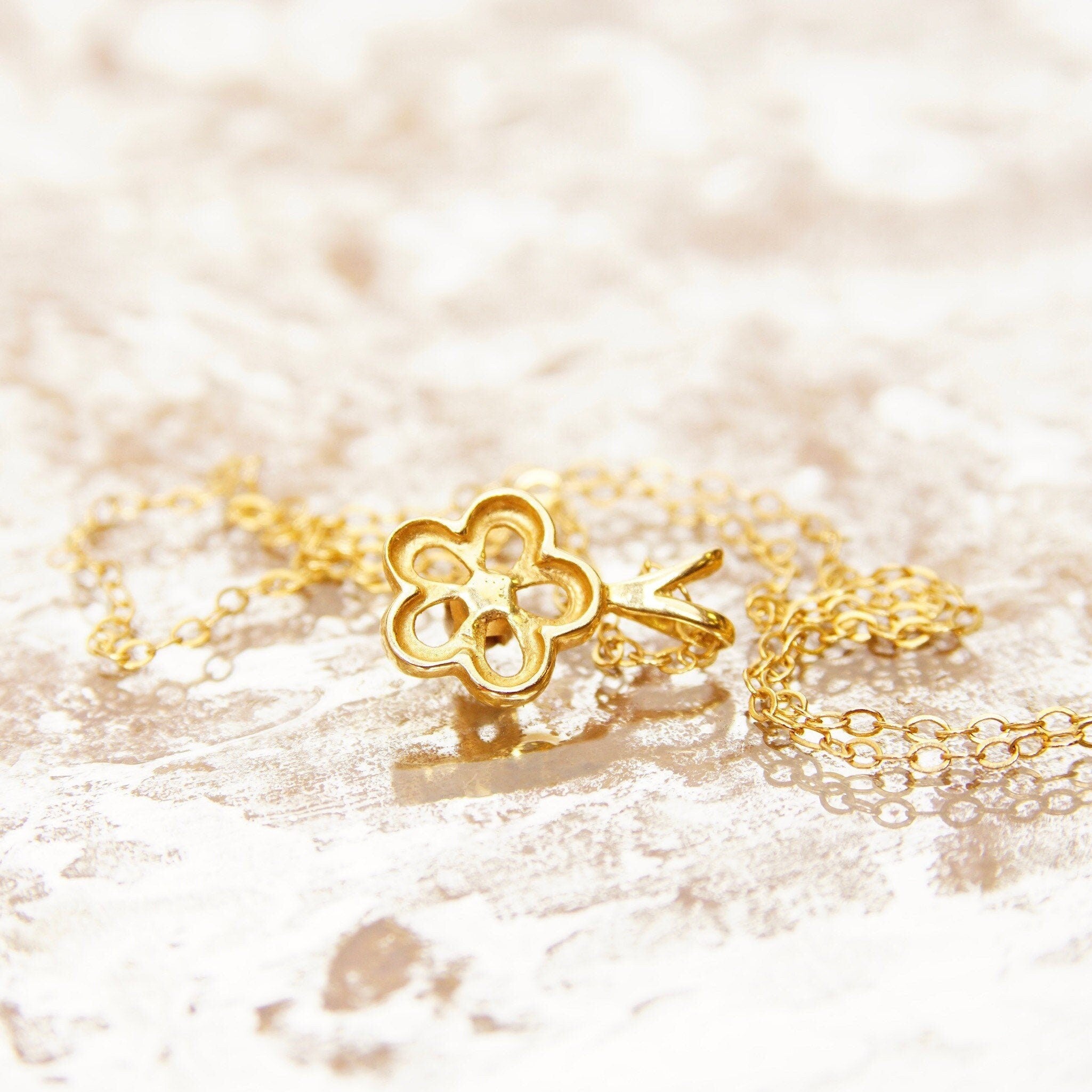 Vintage 14K Diamond Accent Solitaire Flower Pendant Necklace, Gold Flower Halo Charm, WG Setting, Dainty Gold Cable Chain, 16 3/8" L