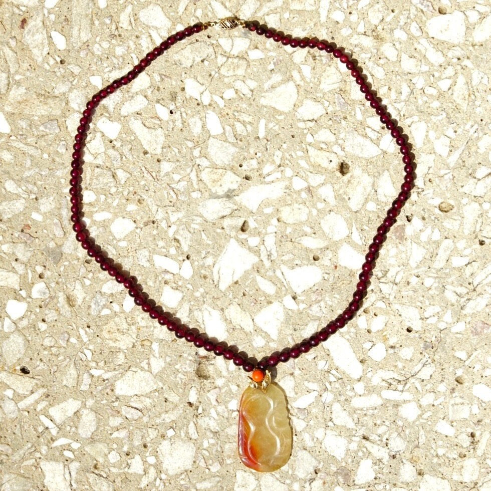 Vintage 14K Gold Carved Orange/White Jade Garnet Bead Pendant Necklace, Dark Purple Garnet Beads, 14K Filigree Clasp & Pendant Bail, 19" L