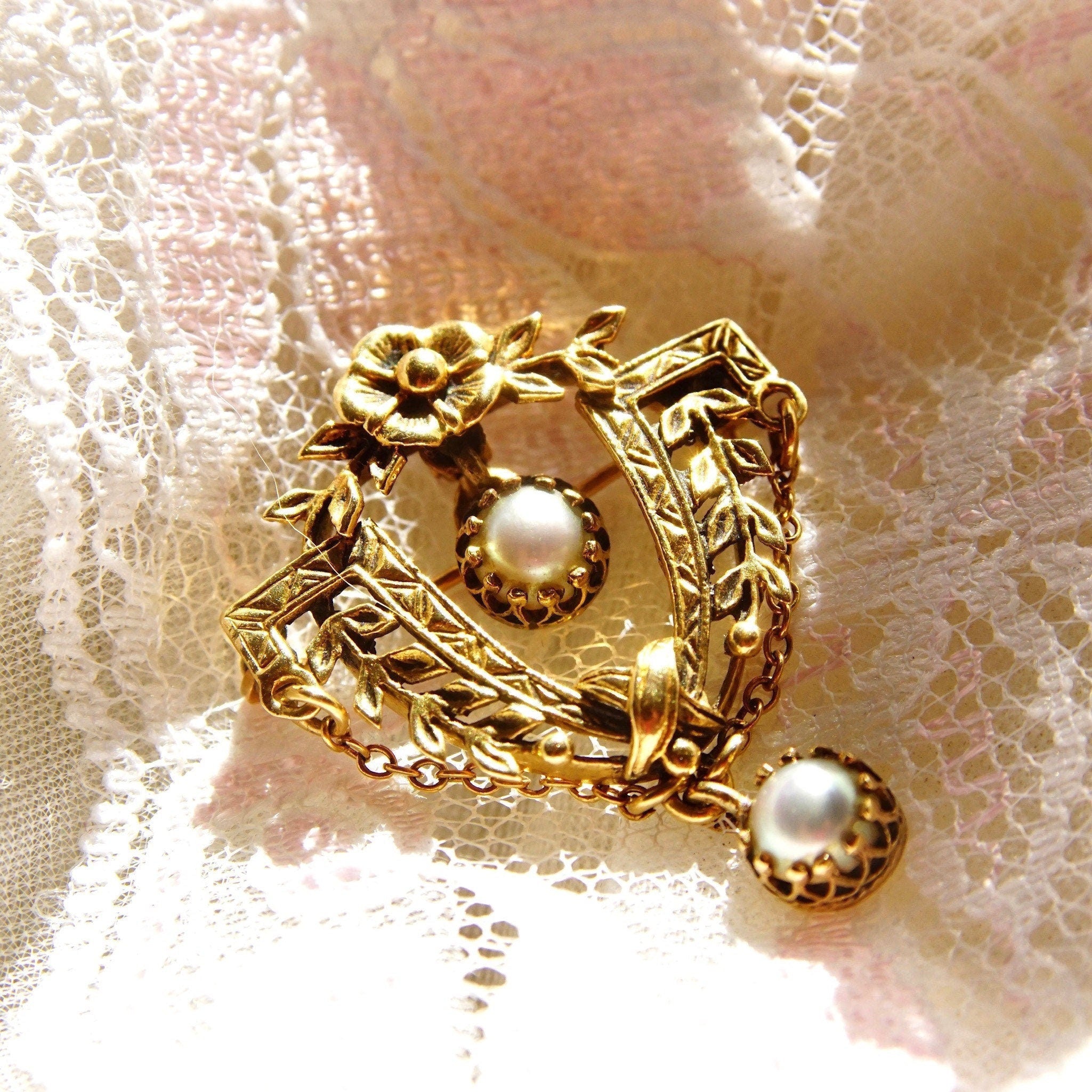 Vintage 14K Gold Akoya Pearl Floral Crest Lavaliere Pin, Embellished Gold Wreath Brooch, Crown Bezel Cup Setting, Art Nouveau, 1 1/2" L