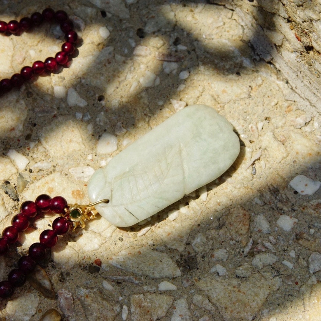 Vintage 14K Gold Carved Jade Garnet Bead Pendant Necklace, Light Green Jade, Dark Purple Garnet, 14K Filigree Clasp & Pendant Bail, 19" Long