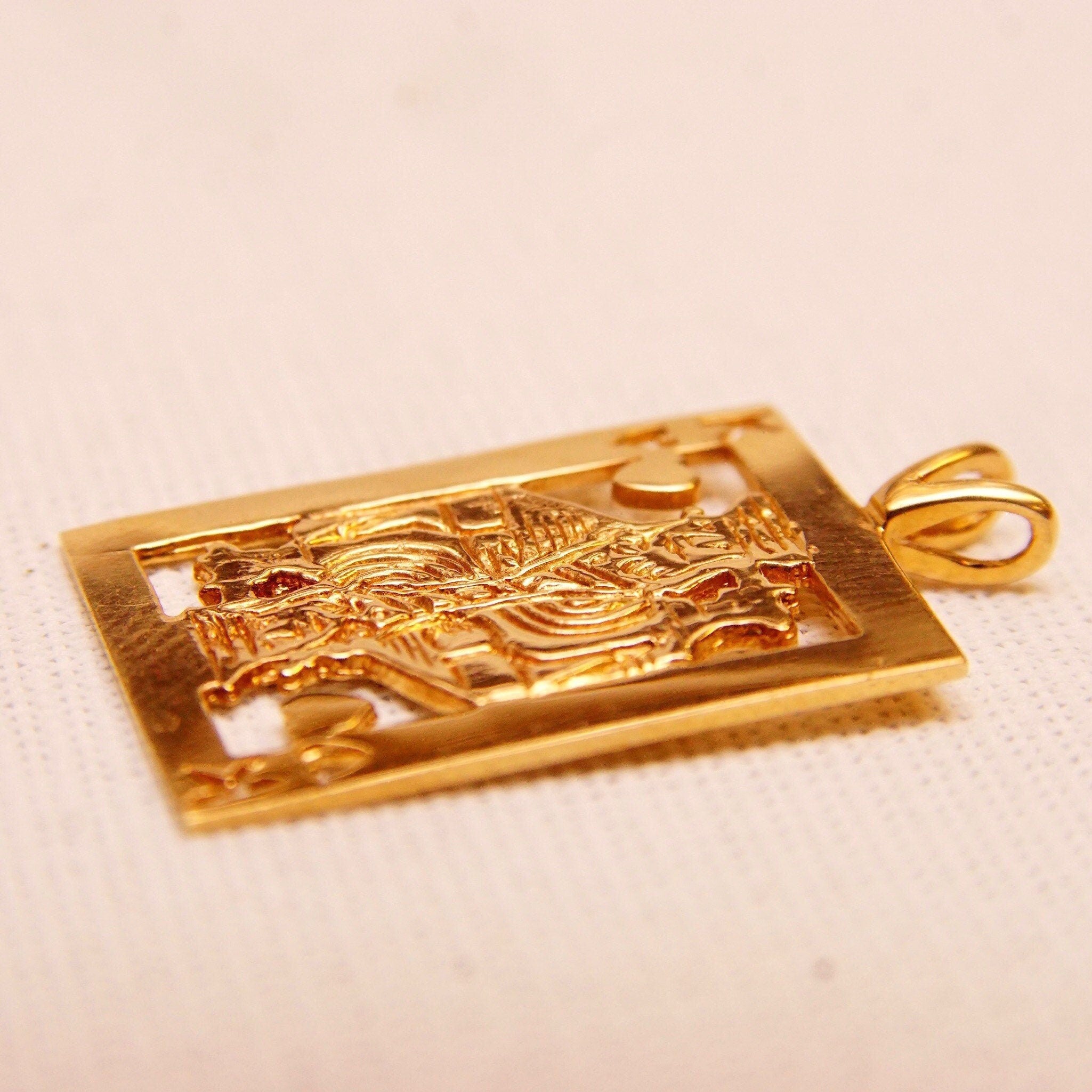 Vintage 14K Solid Gold King Of Hearts Pendant, Polished Yellow Gold, Cutout Design, Split Gold Bail, Cute Mini Pendant, 29mm x 17mm