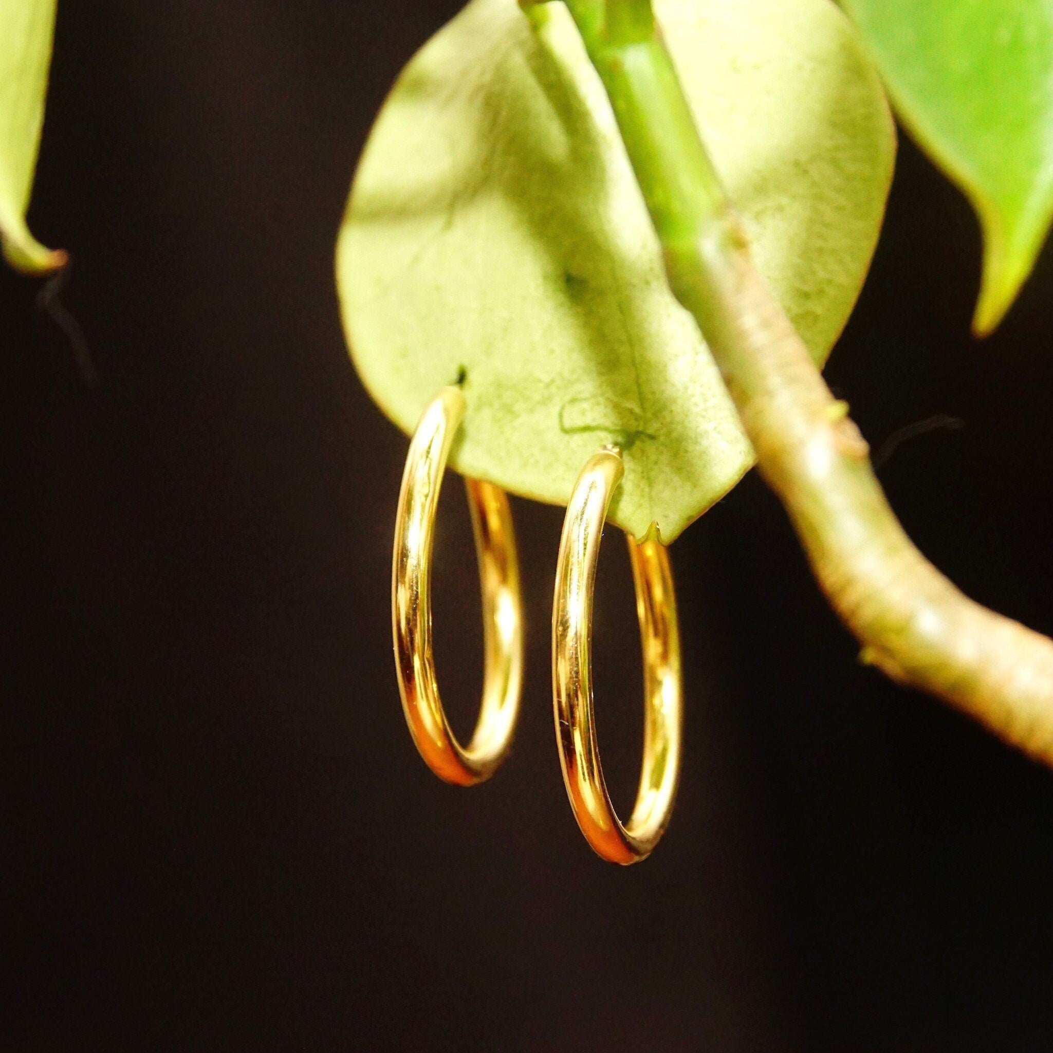 Vintage 14K Yellow Gold Hoop Earrings, 3mm Hollow Tubes, Medium Sized Hoops, Hinged Earring Post, 585 Jewelry, Lightweight Hoops, 34"