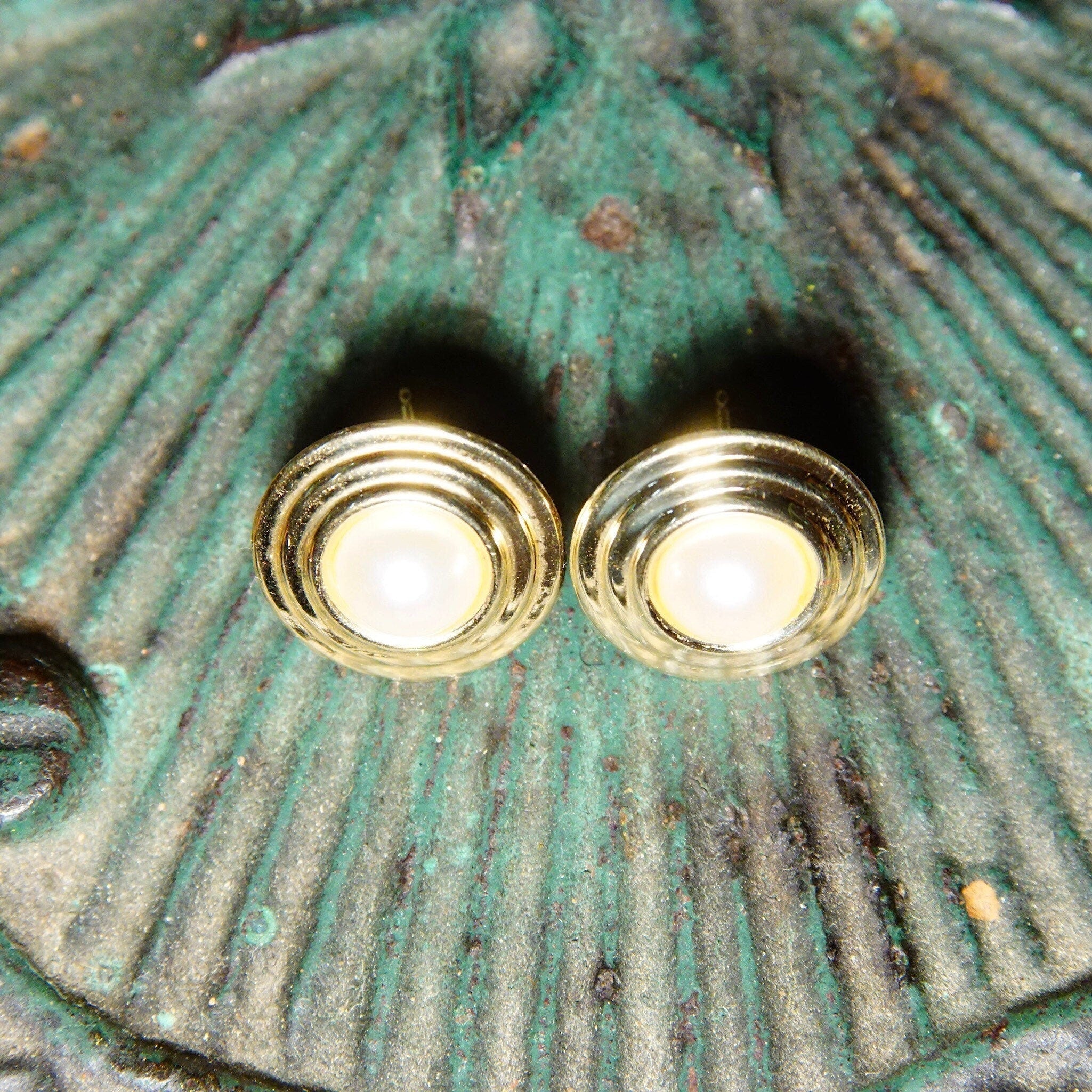 Vintage 14k Yellow Gold Pearl Halo Stud Earring, 6.35mm Cultured Pearl Earrings, Tiered Riveted Gold Stud Earrings, Elegant, 9/16"