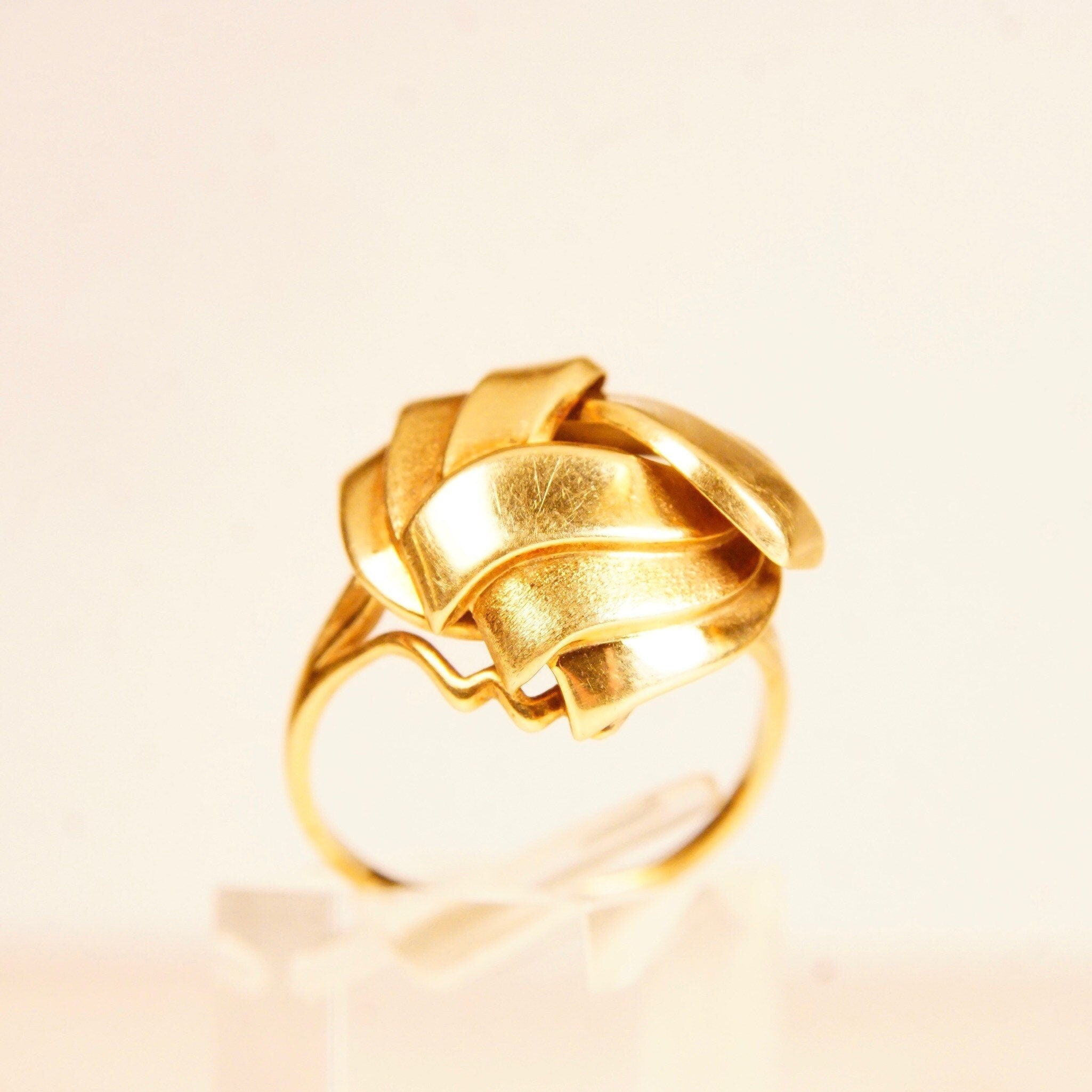 Vintage 585 GERMANY Yellow Gold Layered Dome Ring, Abstract Swirl Dome Ring, Ribbon Wreath Design, Chunky Gold Ring, Size 8 3/4 US