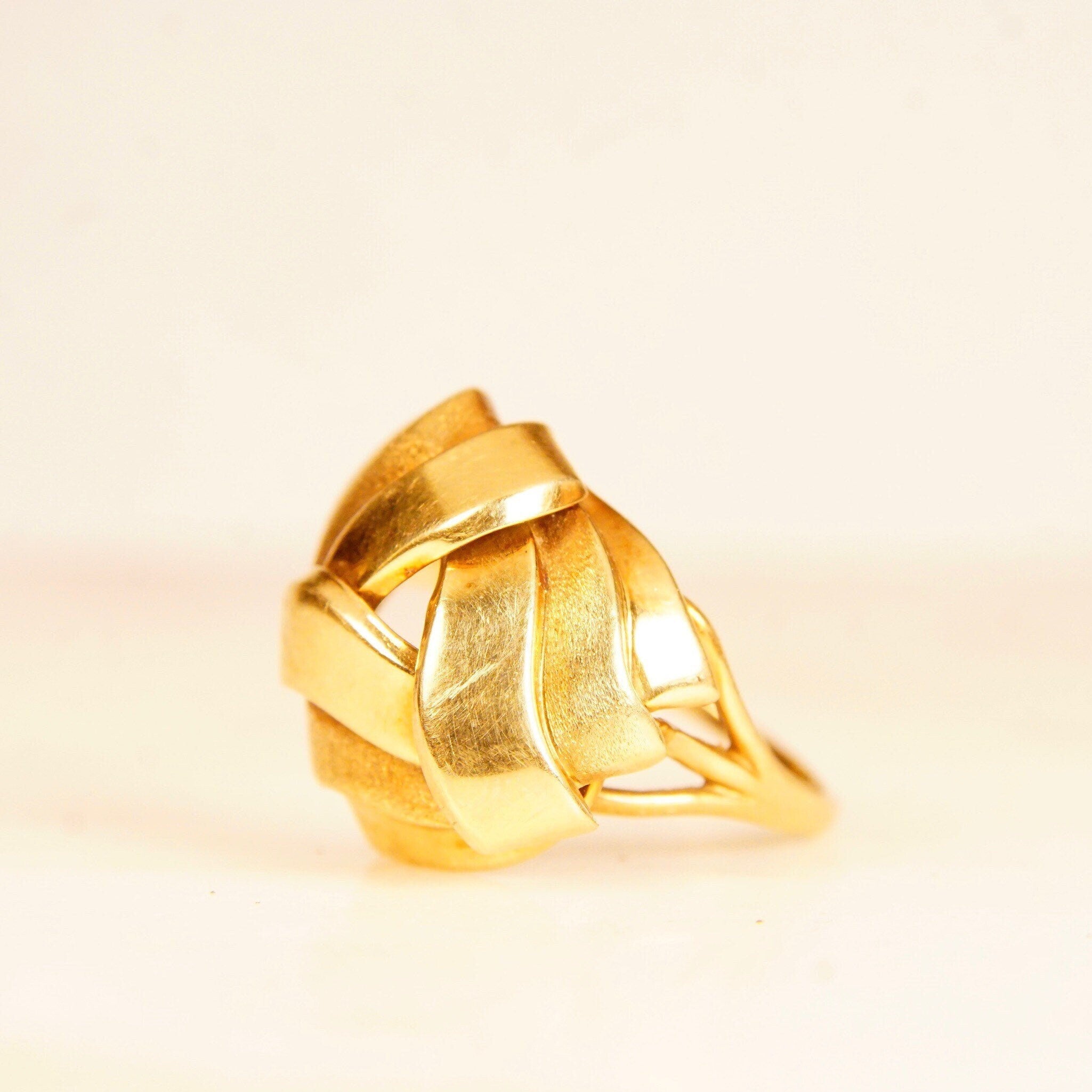 Vintage 585 GERMANY Yellow Gold Layered Dome Ring, Abstract Swirl Dome Ring, Ribbon Wreath Design, Chunky Gold Ring, Size 8 3/4 US
