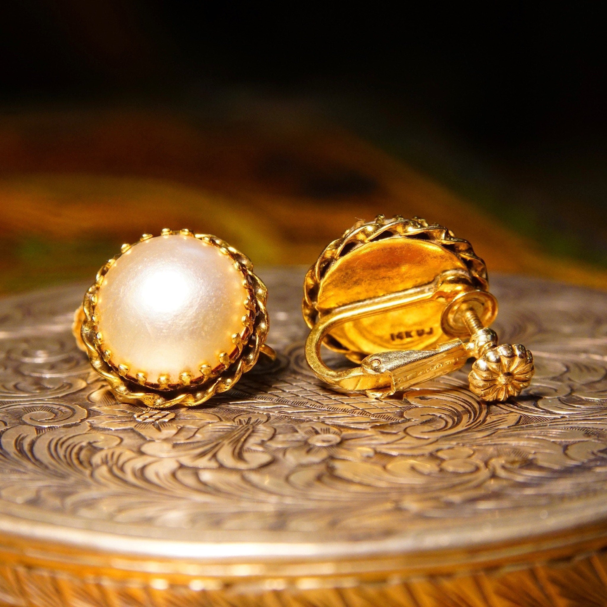 Vintage Art Deco 14K Gold Crown Pearl Earrings, 13mm Pearl Cabochon, Round Gold Ribbon Setting, 585 Hinged Screw Backs, 15mm