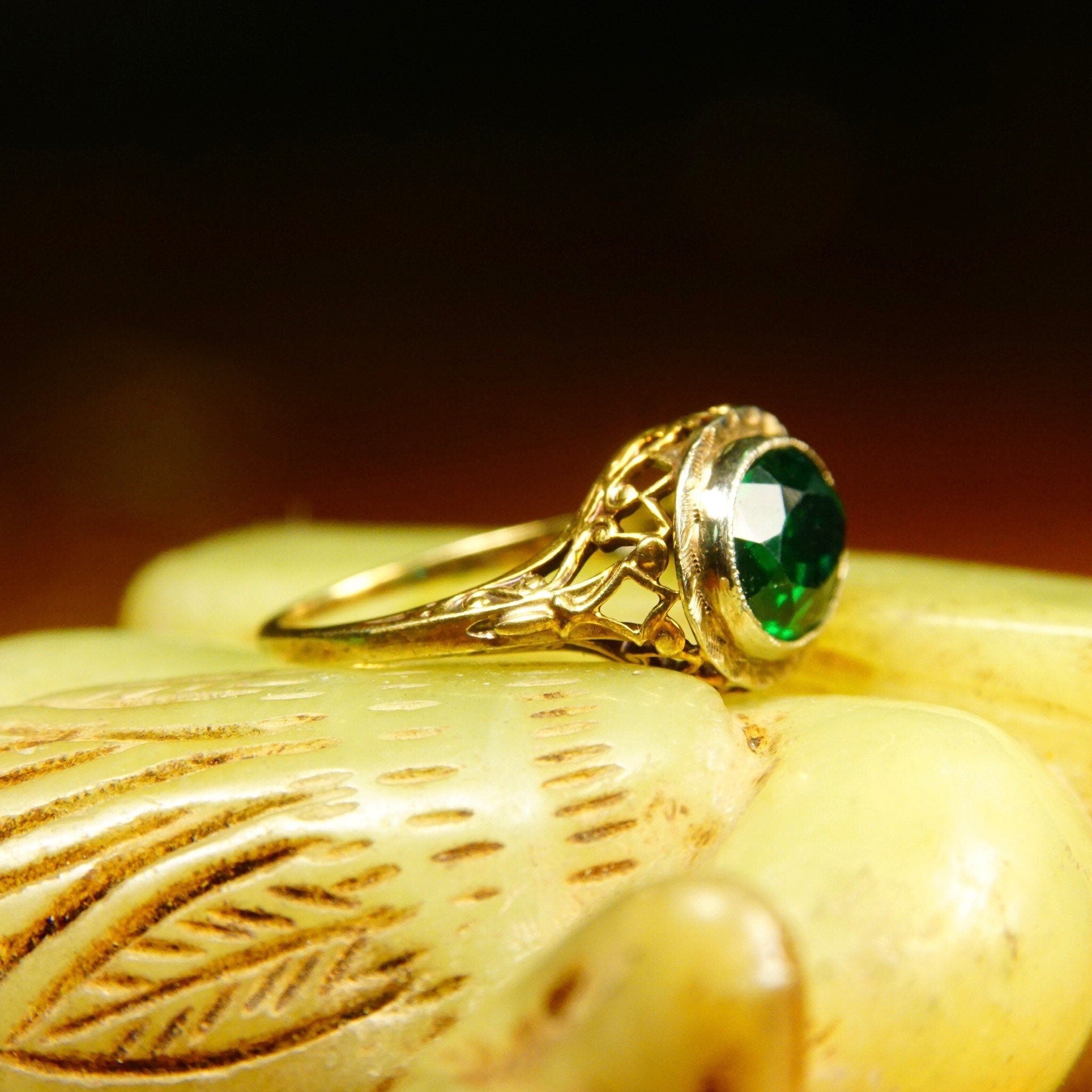 Vintage Art Deco 14K Gold Chrome Tourmaline Cocktail Ring, Yellow Gold Filigree, White Gold Bezel Setting, Oval-Cut Gemstone, Size 6 1/4 US