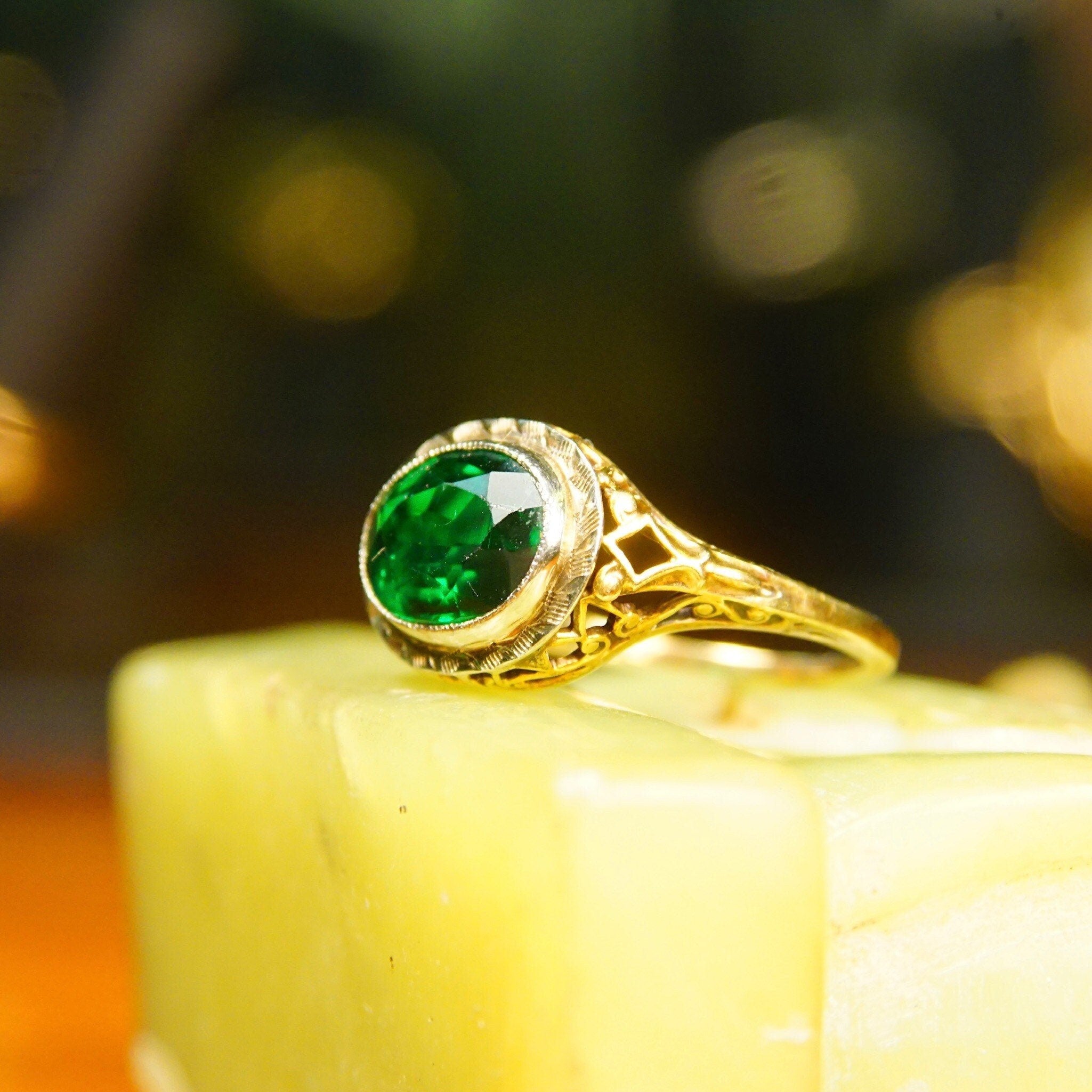 Vintage Art Deco 14K Gold Chrome Tourmaline Cocktail Ring, Yellow Gold Filigree, White Gold Bezel Setting, Oval-Cut Gemstone, Size 6 1/4 US