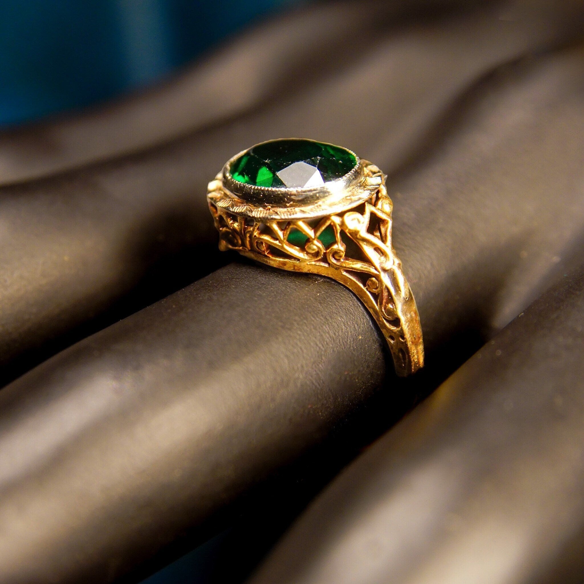Vintage Art Deco 14K Gold Chrome Tourmaline Cocktail Ring, Yellow Gold Filigree, White Gold Bezel Setting, Oval-Cut Gemstone, Size 6 1/4 US