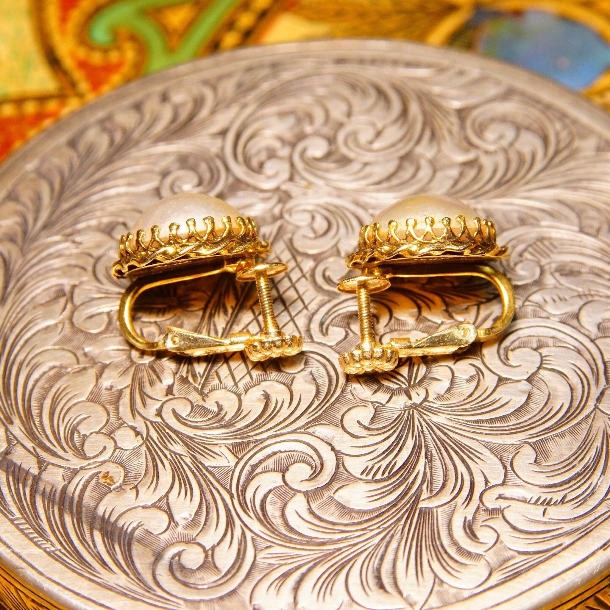 Vintage Art Deco 14K Gold Crown Pearl Earrings, 13mm Pearl Cabochon, Round Gold Ribbon Setting, 585 Hinged Screw Backs, 15mm