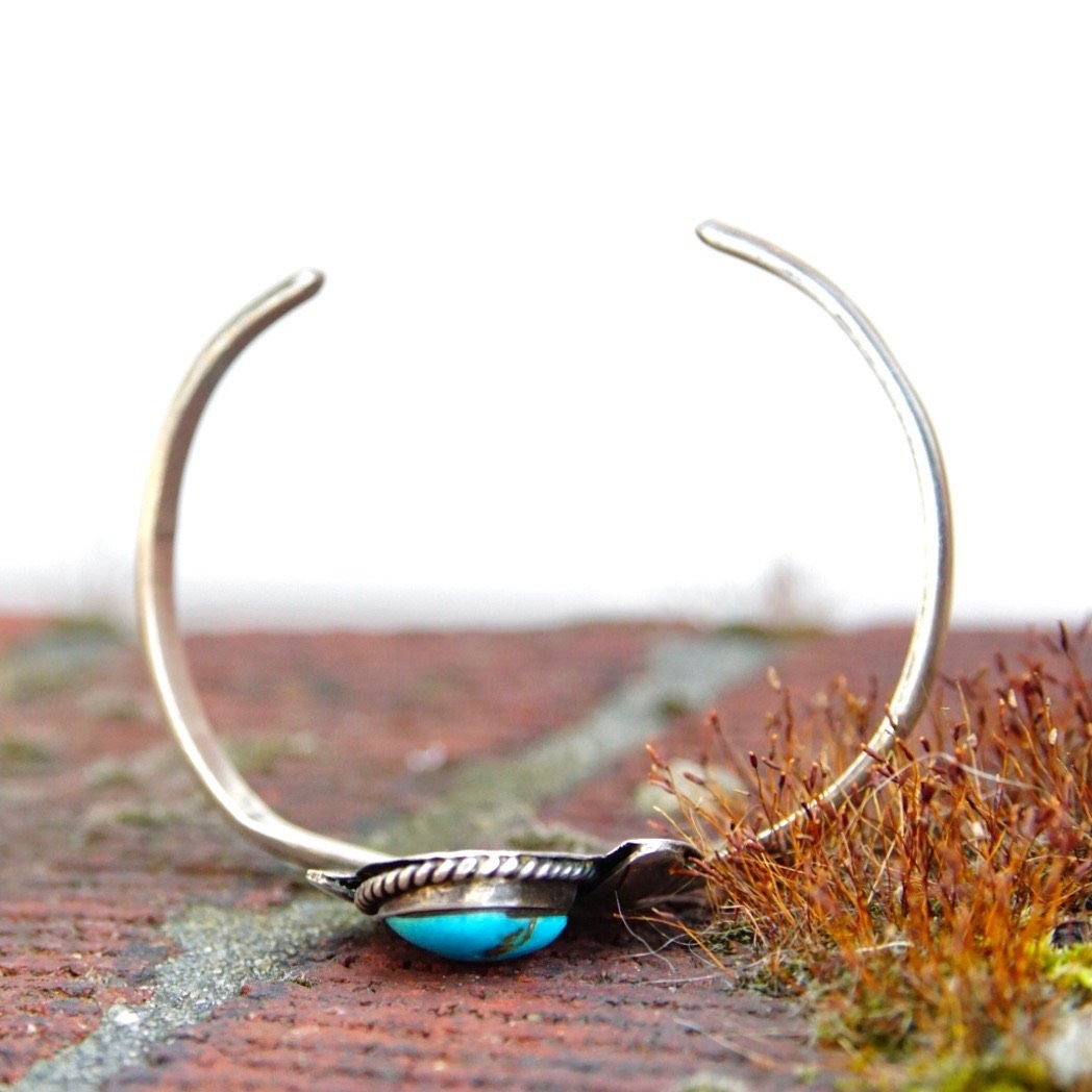 Vintage Native American Sterling Silver & Turquoise Cuff Bracelet, Modernist Hammered Silver Wire Cuff, Blue Turquoise Stone, 5/1/2" L