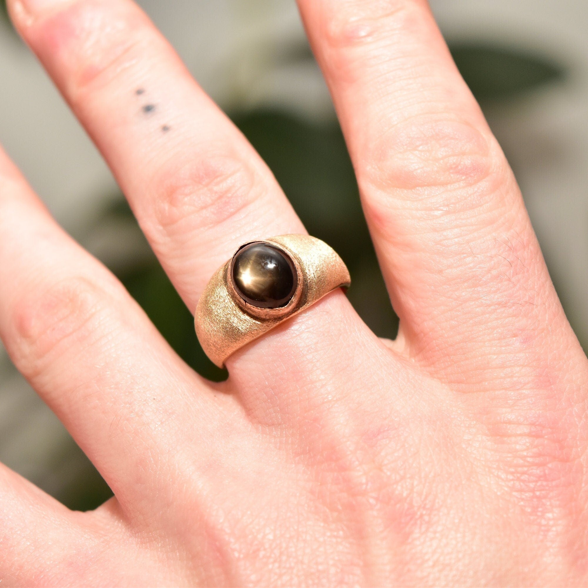 14K Black Star Sapphire Ring In Satin Yellow Gold, Men's Pinky Ring, Gemstone Asterism, Estate Jewelry, 8 3/4 US