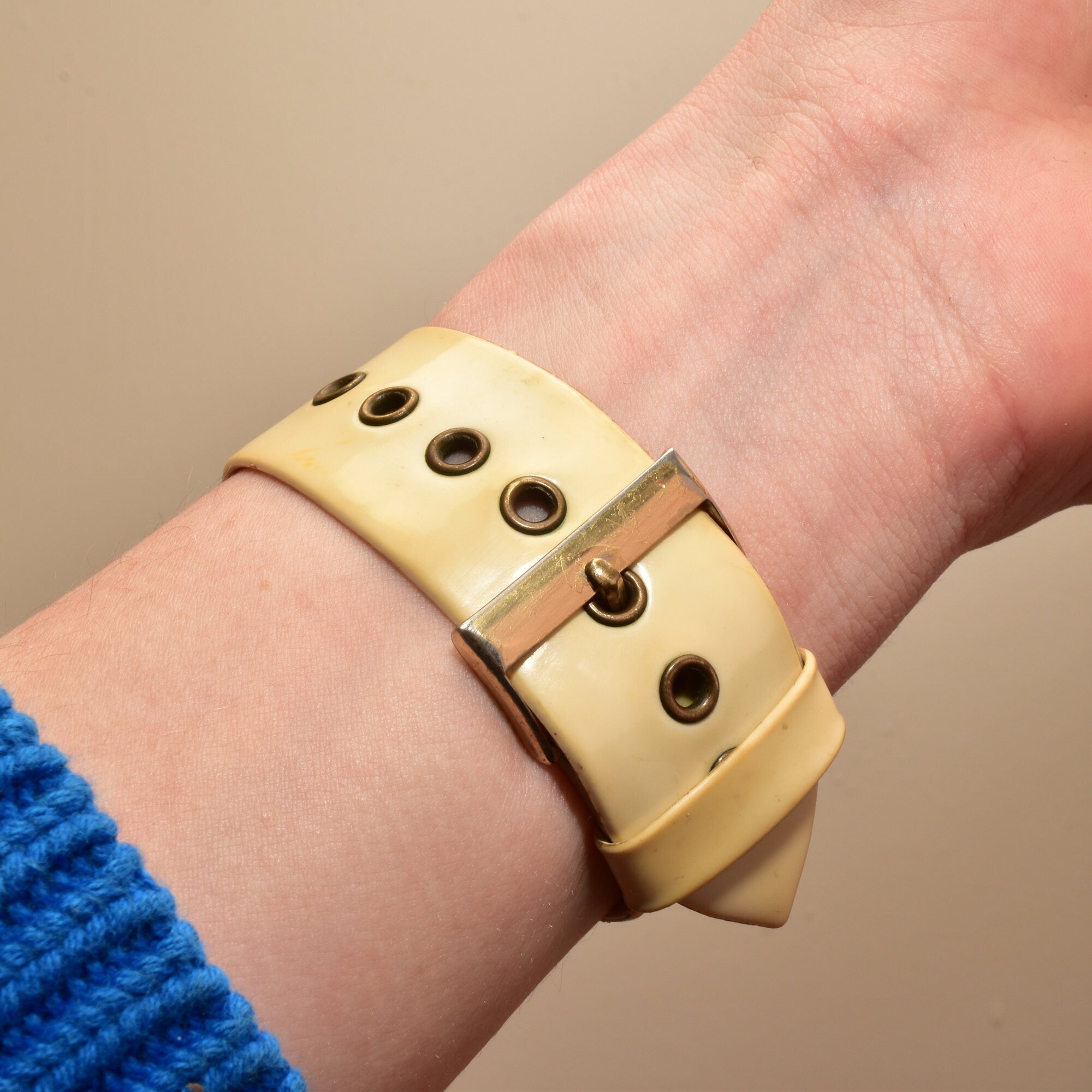 Mod 1967 Old England Pink Blue & Beige Ladies Watch, Adjustable Vinyl Band, Working Condition