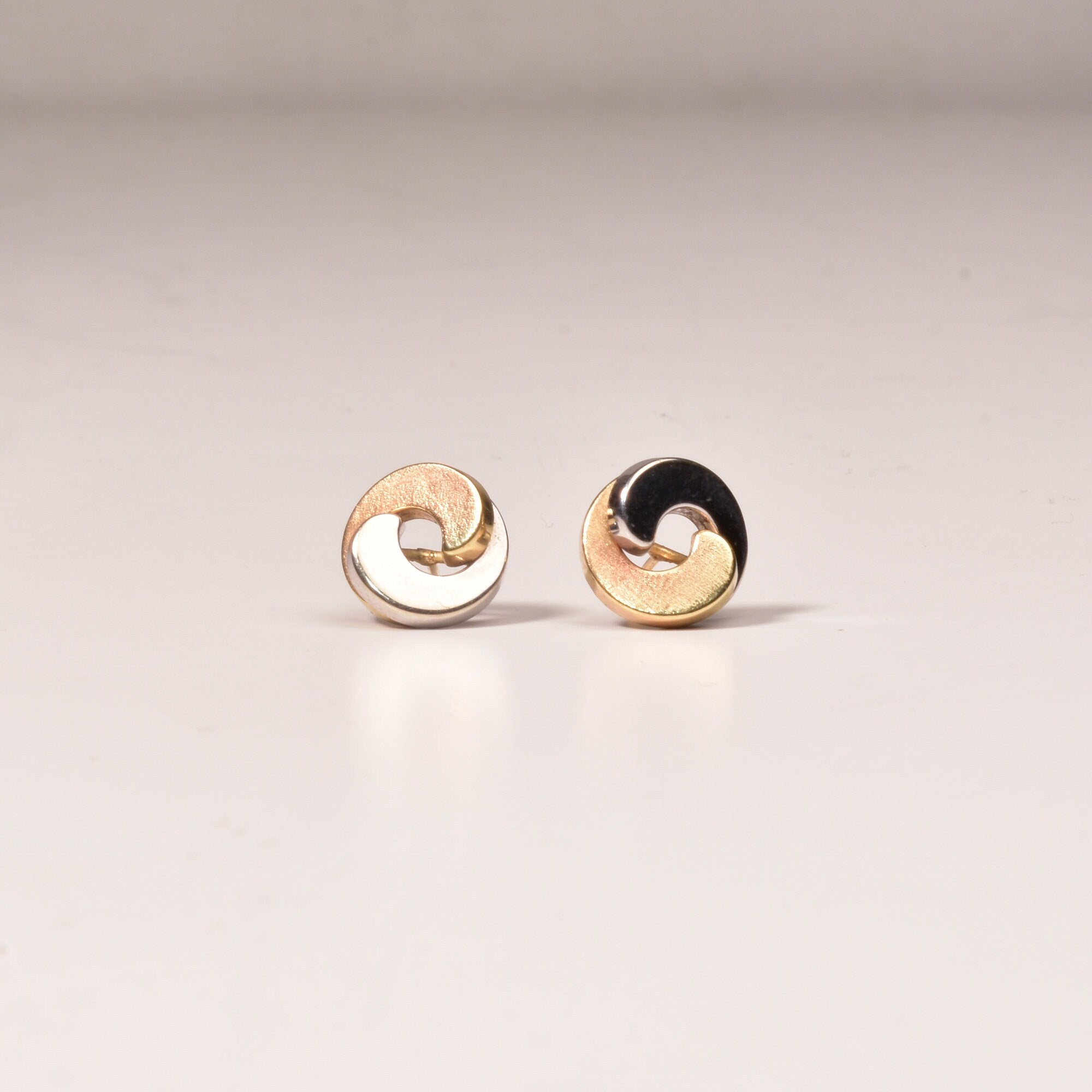 Modernist 14K Two-Tone Gold Swirl Button Studs, Small Circle Stud Earrings, Estate Jewelry, 12.5mm