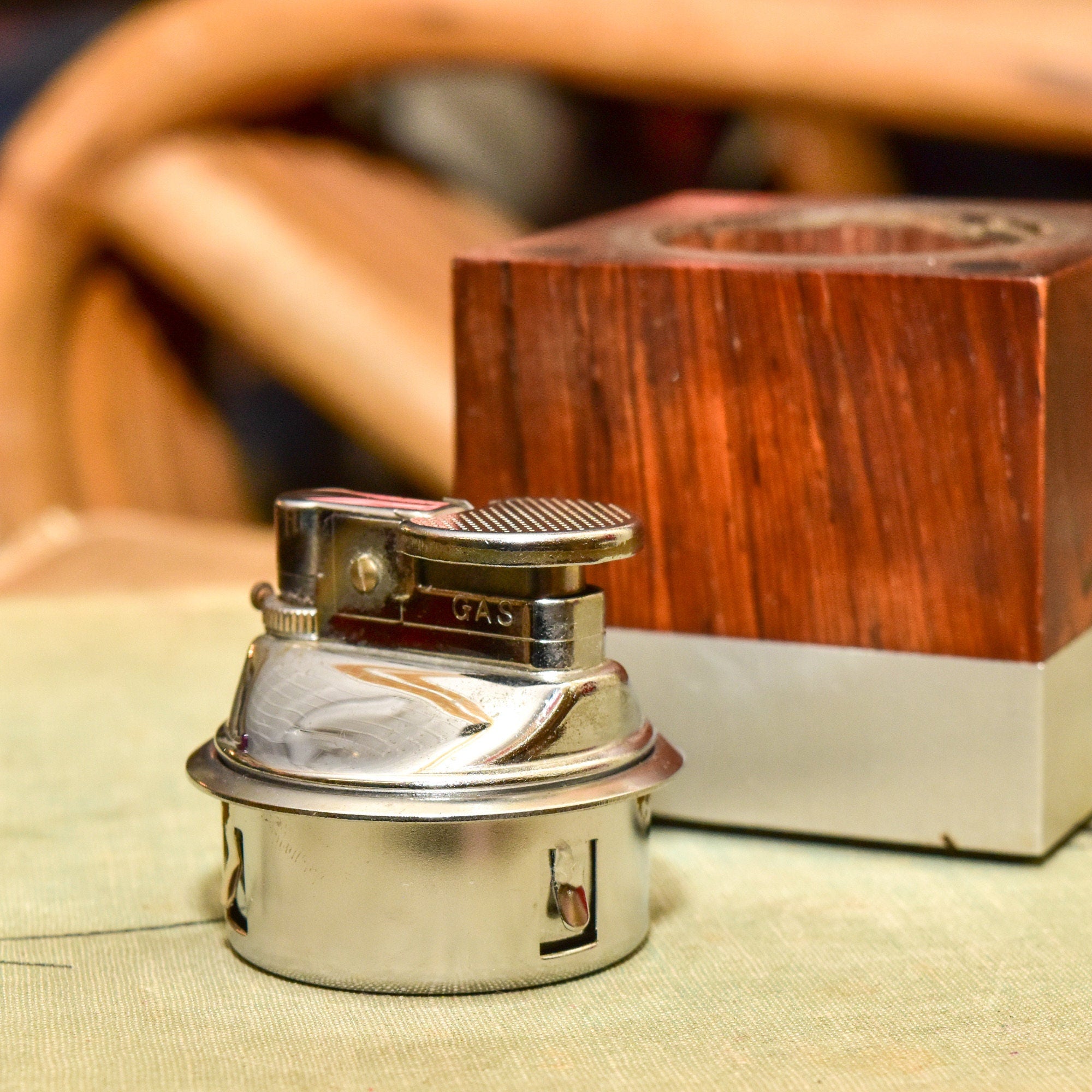 MCM Varaflame "Tivoli" Table Lighter by Ronson, Vintage Cube-Shaped Brazilian Rosewood & Brushed Aluminum Lighter