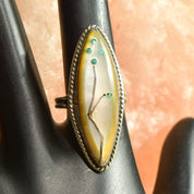 Abstract Floral Mother Of Pearl Marquise Ring, Beautiful Inlay Design, Vintage Thumb Ring, Size 6 1/2 US