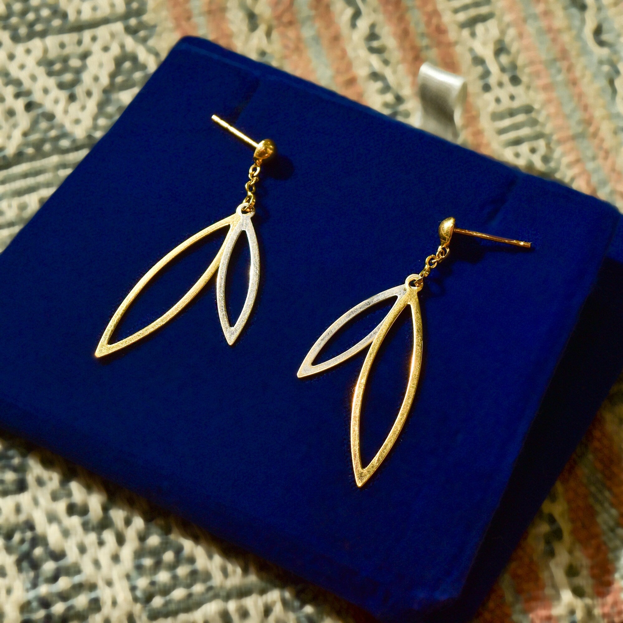 Minimalist 18K Two-Tone Pierced Dangle Earrings, Modernist Cut-Out Marquise-Shape Dangle Earrings, 44mm