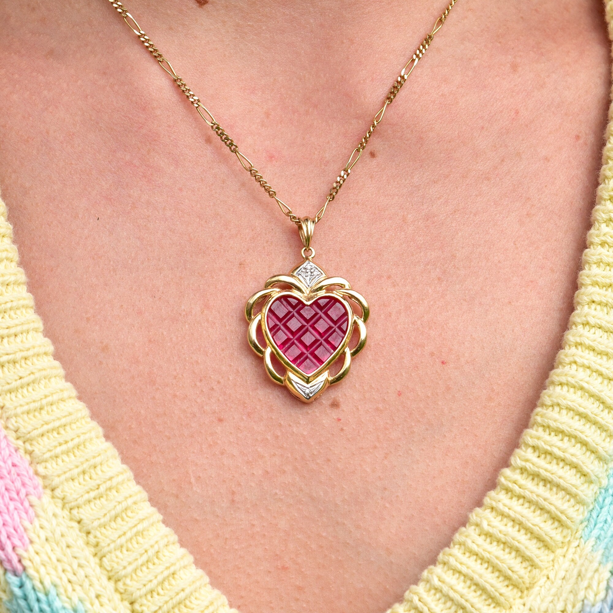 14K Ruby Glass Heart Pendant In Yellow Gold, White Gold Diamond Accents, Grid Pattern, Estate Jewelry, 37mm