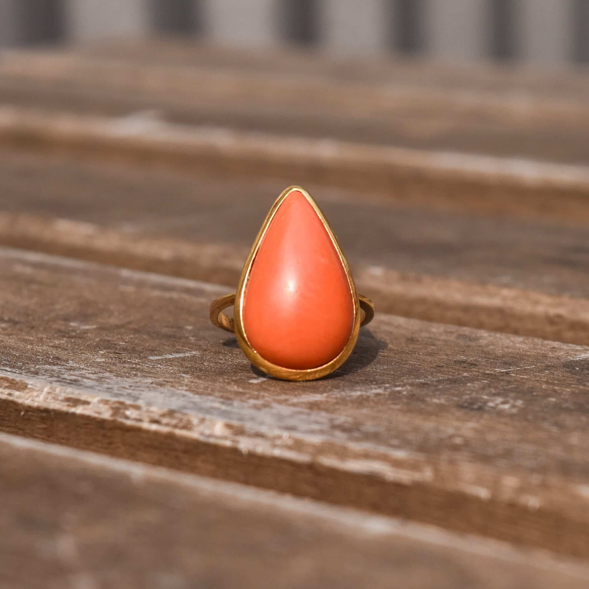 18K Pear Coral Cabochon Ring In Yellow Gold, Teardrop Setting, Statement Ring, Estate Jewelry, 7 3/4 US