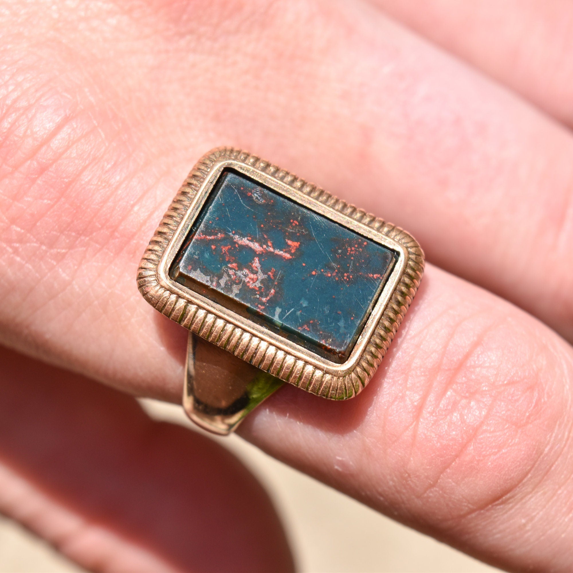 Victorian 14K Bloodstone Signet Ring, Sleek Bevel Cut Stone In Pleated Yellow Gold Setting, Estate Jewelry, 9 3/4 US