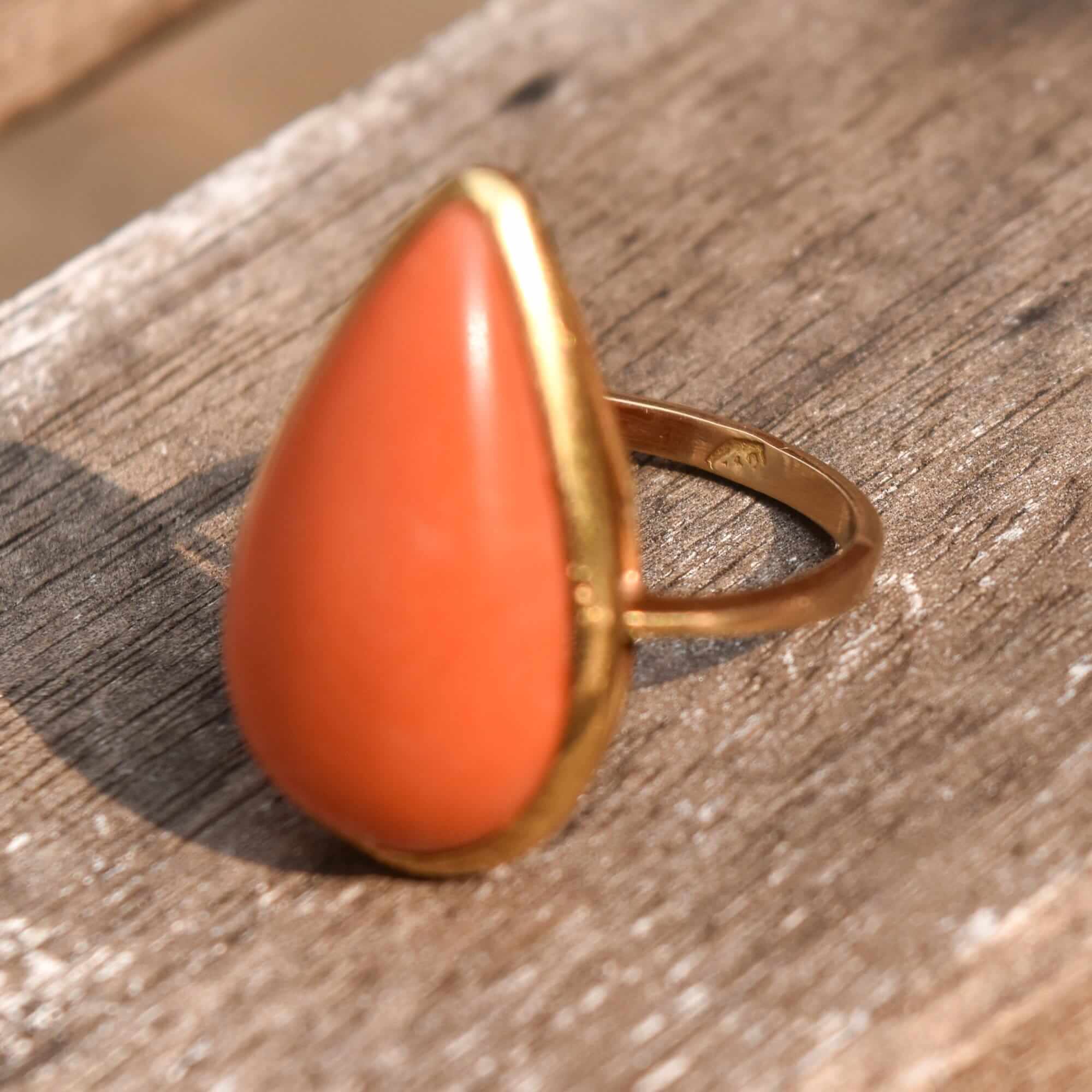 18K Pear Coral Cabochon Ring In Yellow Gold, Teardrop Setting, Statement Ring, Estate Jewelry, 7 3/4 US