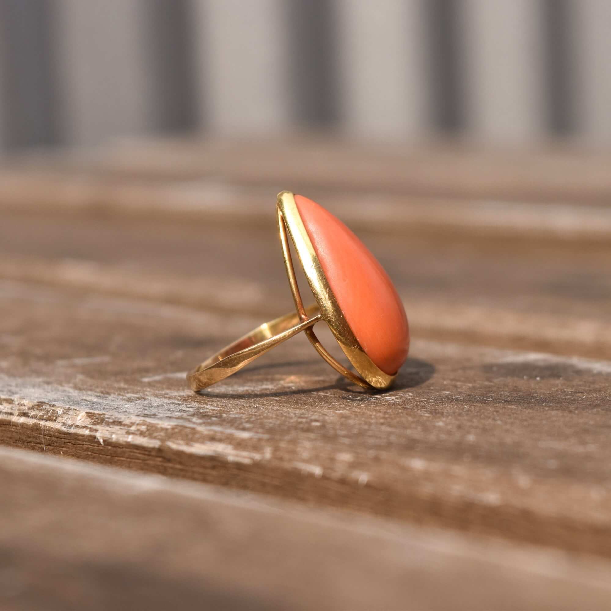 18K Pear Coral Cabochon Ring In Yellow Gold, Teardrop Setting, Statement Ring, Estate Jewelry, 7 3/4 US