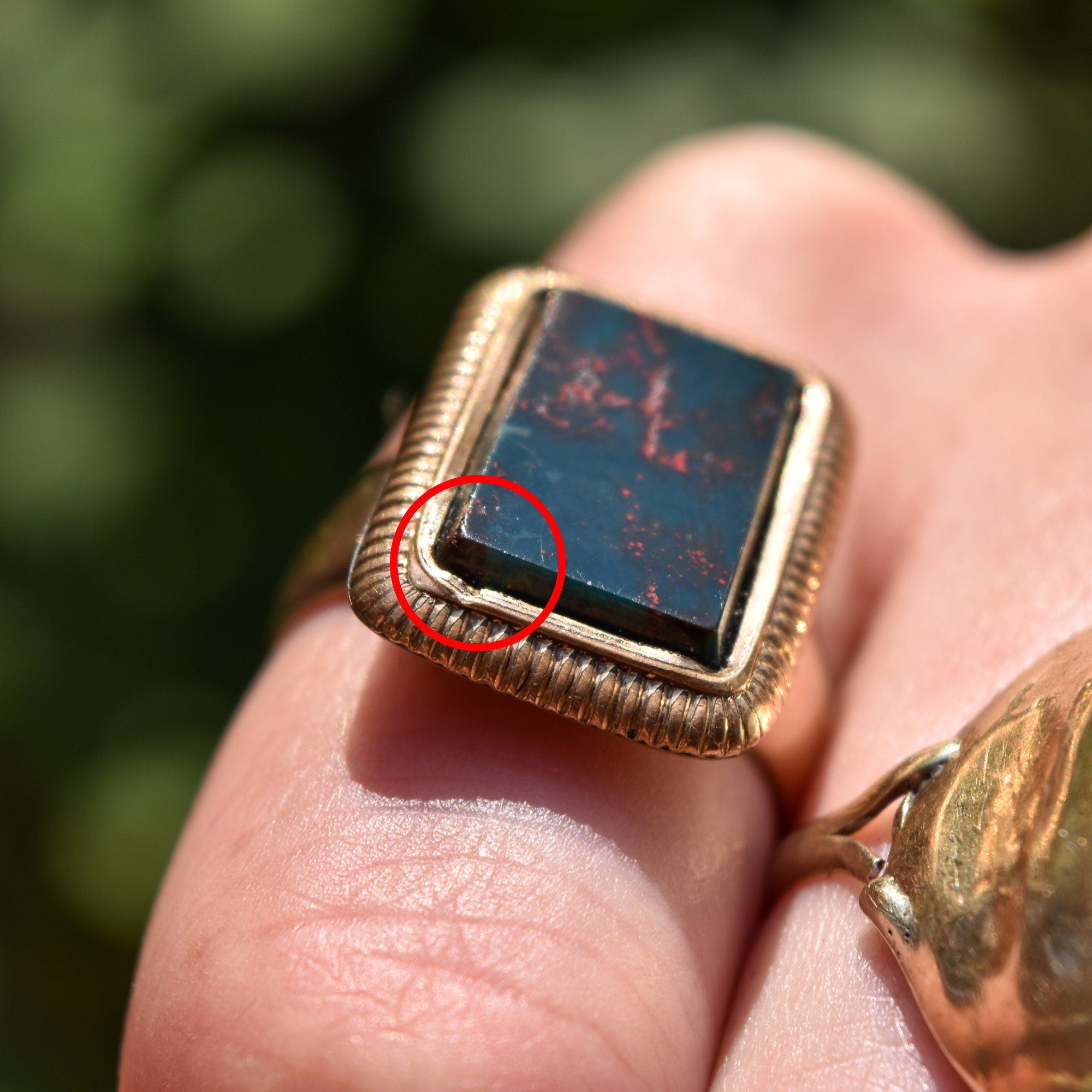Victorian 14K Bloodstone Signet Ring, Sleek Bevel Cut Stone In Pleated Yellow Gold Setting, Estate Jewelry, 9 3/4 US